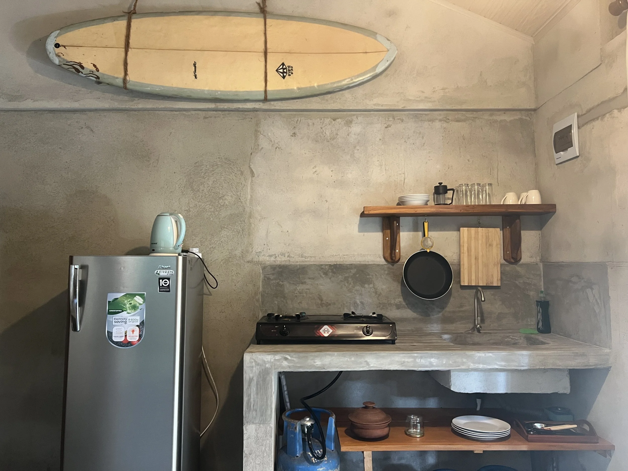 kitchen in the beach house of into the blue unakuruwa bay