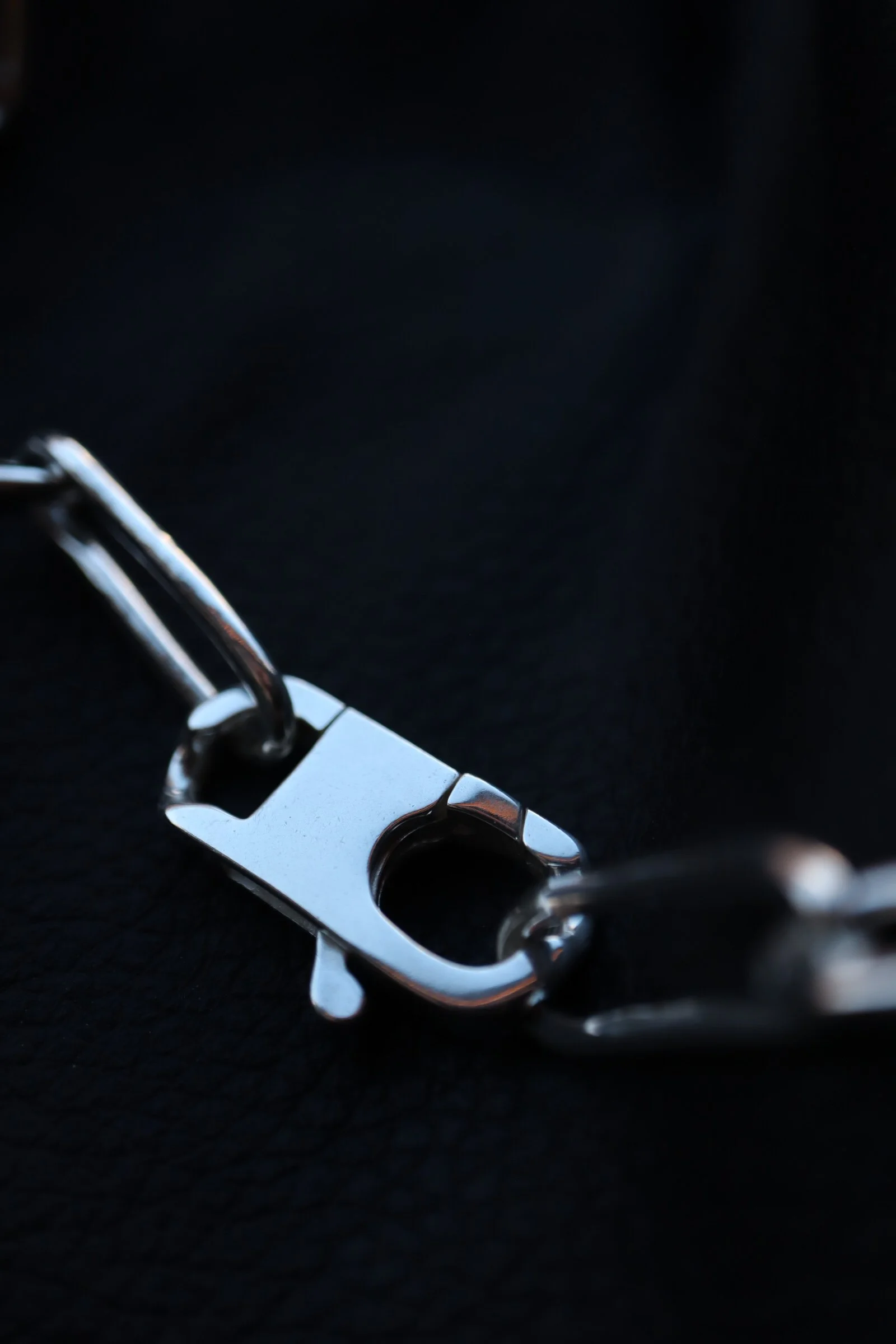 chainbreak necklaceclsoure style brutlist.JPG.JPG