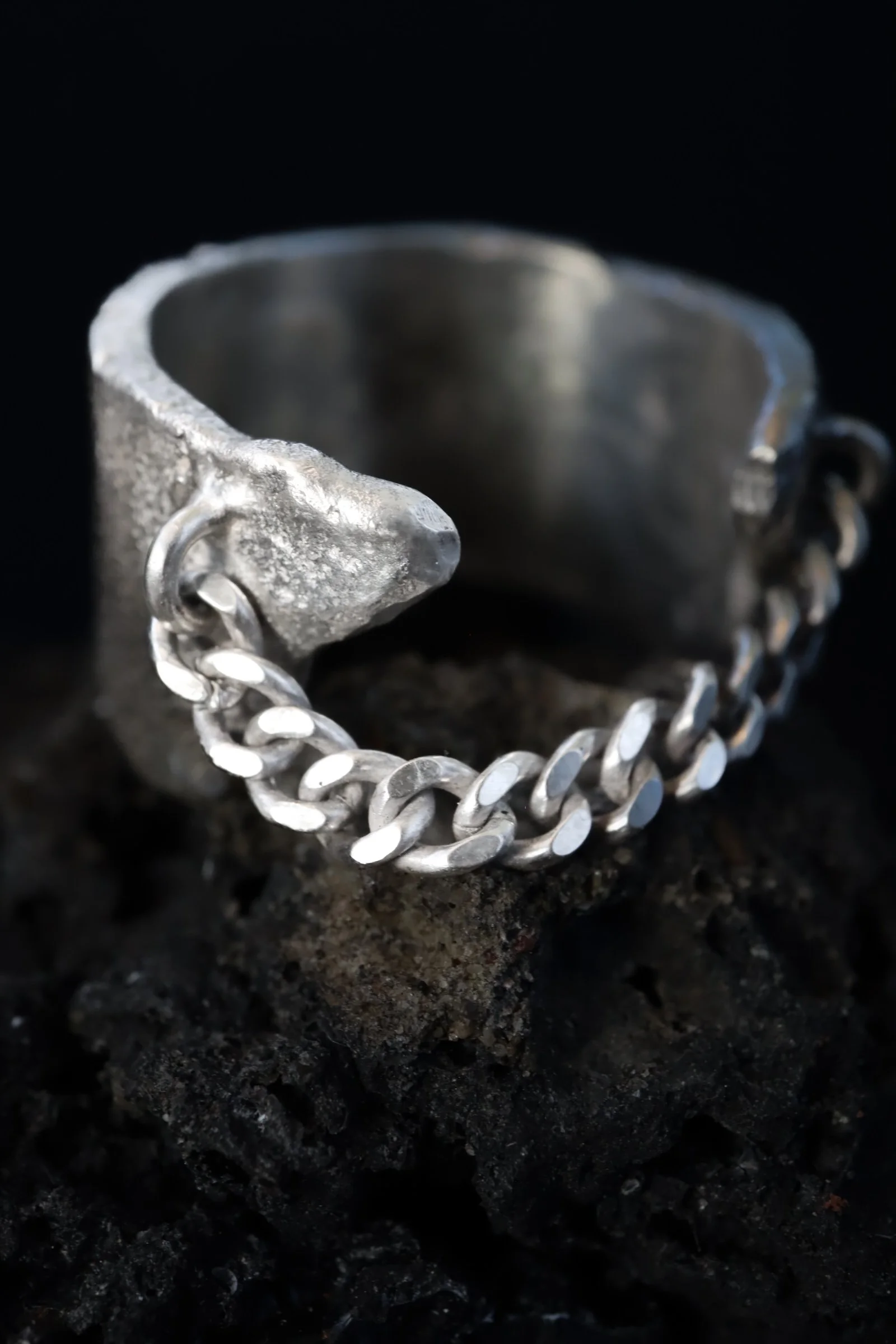 BREACH RING