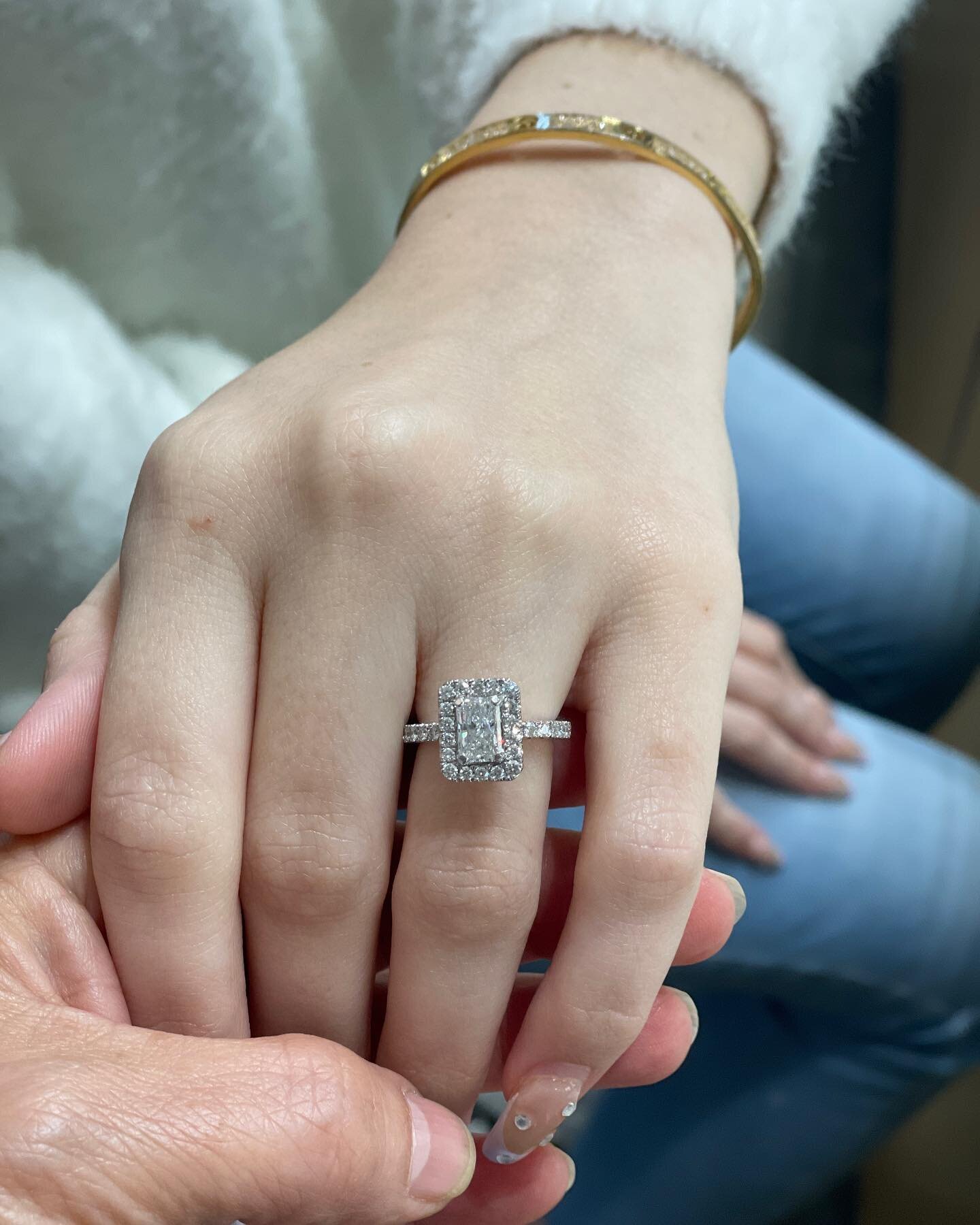 BERJANI Engagements -
Congratulations to a beautiful couple on their engagement&hellip;. A stunning custom made diamond engagement ring&hellip; set with a perfectly cut 1ct D, SI radiant in the centre&hellip; A classic halo design&hellip; Crafted in 