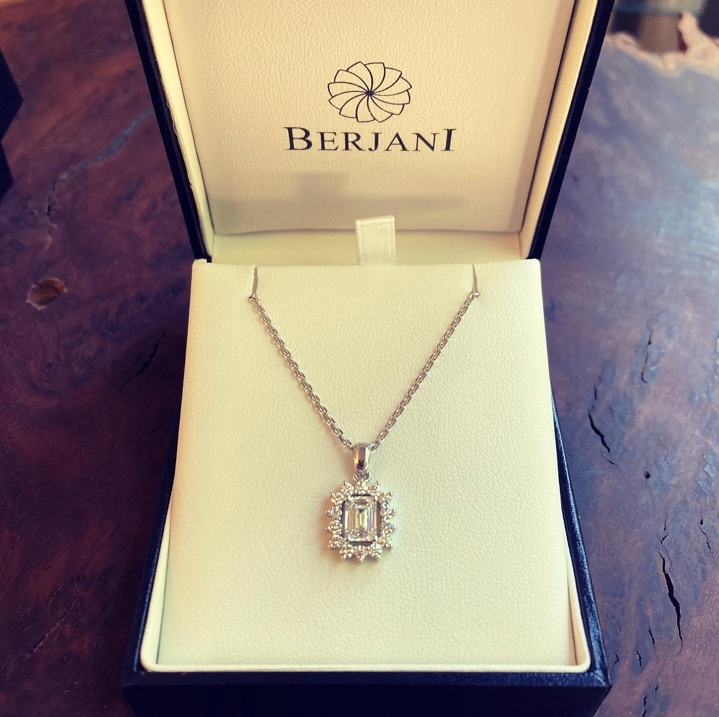 BERJANI Bespoke - 
A stunning E, VS1 emerald cut diamond surrounded by perfectly cut round brilliants&hellip; handcrafted in 18k white gold&hellip; custom designed and made for a delightful lady&hellip; 

#berjanijewels #berjanijewellers #berjanifine