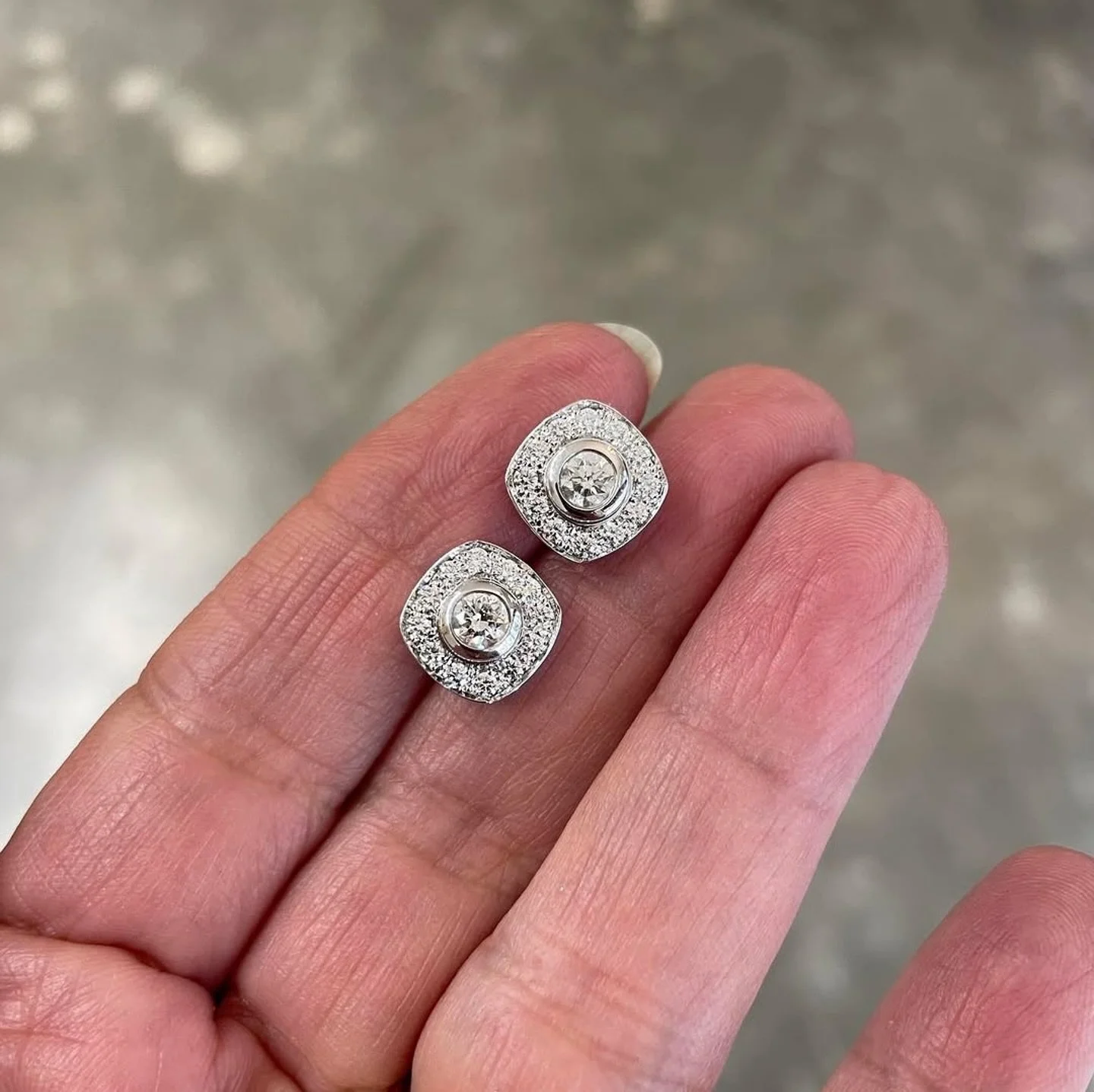 BERJANI Signature - Our beautiful detachable diamond set frames, fitted perfectly around diamond stud earrings&hellip; for that extra pizzazz! 

 
#berjanijewels #berjanijewellers #berjanifinejewellery #berjanisignaturedesign #diamonds #berjanibespok