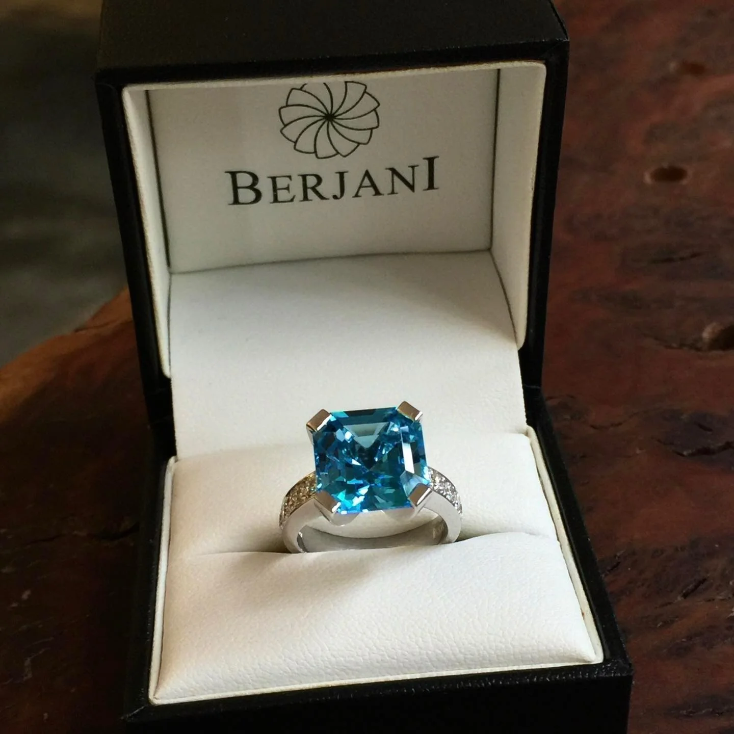 Celebrating one of the November gemstones with a BERJANI handcrafted creation&hellip; White gold blue topaz and diamond ring&hellip; Custom made for a beautiful lady&hellip; 

#berjanifinejewellery #berjanijewels #bespokejewellery #jeweller #berjanij