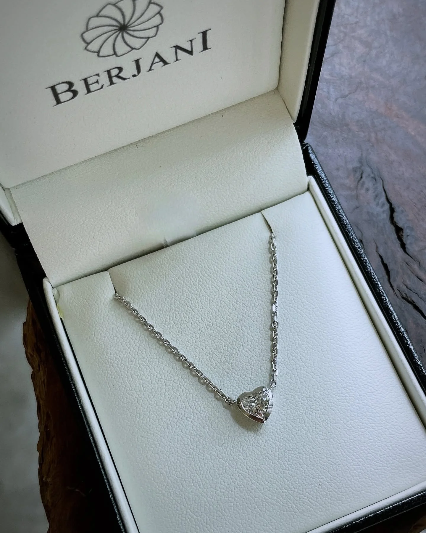 BERJANI Bespoke - A beautiful client&rsquo;s dream has come true with this beautiful heart diamond sourced specially for her then set in a handcrafted white gold frame&hellip; She loved it! 

#berjanijewels #berjanijewellers #berjanifinejewellery #be