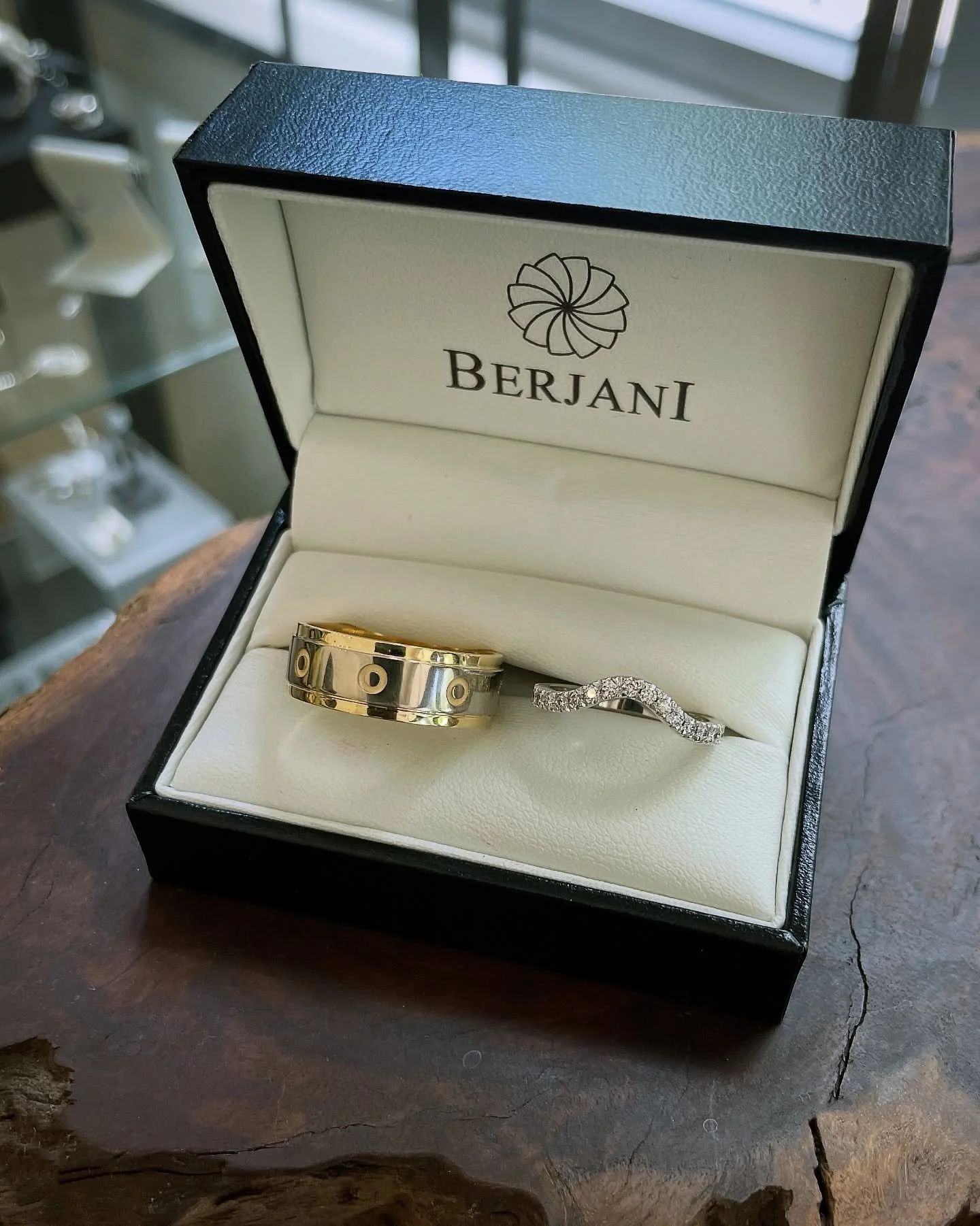 BERJANI Weddings - His and Hers handcrafted wedding rings&hellip; Custom designed for a beautiful couple in readiness for their wedding&hellip; 🥂🤍

#gold #wedding #rings #custommade #jeweller