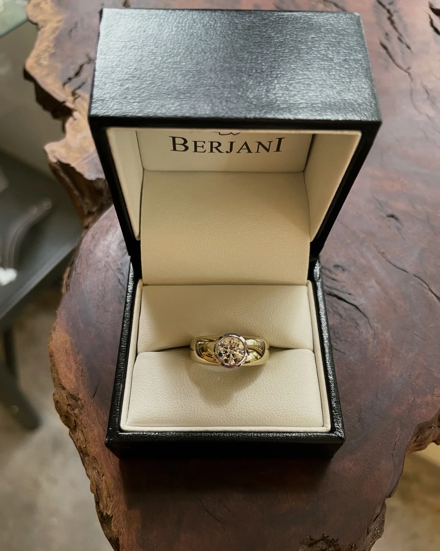 Celebrating Diamond month with a unique BERJANI bespoke diamond engagement ring&hellip; Handcrafted in 18k gold and set with a stunning perfectly cut, E colour 1ct brilliant cut natural diamond&hellip; Custom made for a perfect gentleman in readiness