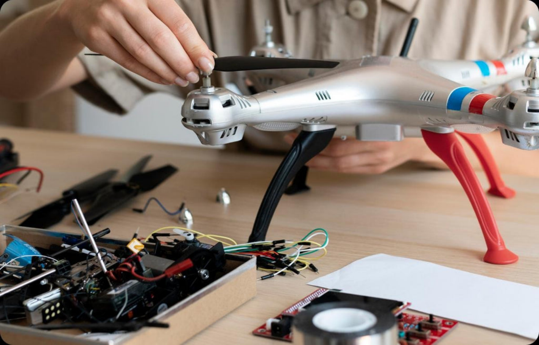 Riparazioni e Progetti Custom: Droni che Tornano a Volare