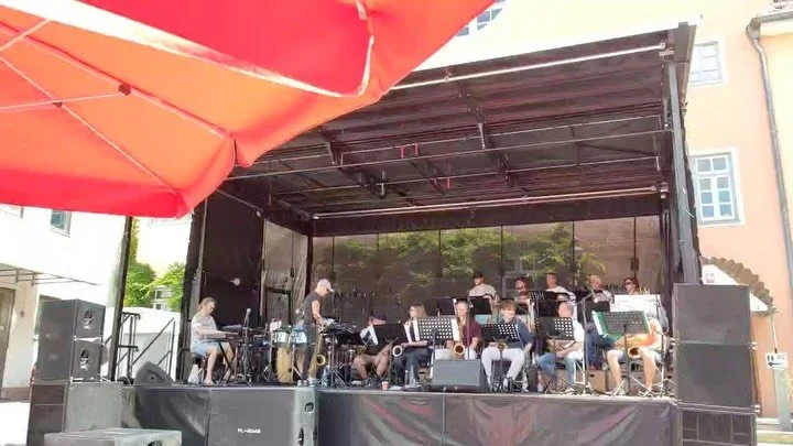 Bei herrlichem Sommerwetter fand heute unser erstes Jazz-Matinee statt &ndash; entspannt, beschwingt und mit ganz viel guter Laune.

Die Band sorgte mit ihrem abwechslungsreichen Programm f&uuml;r die perfekte musikalische Begleitung. Von bekannten J