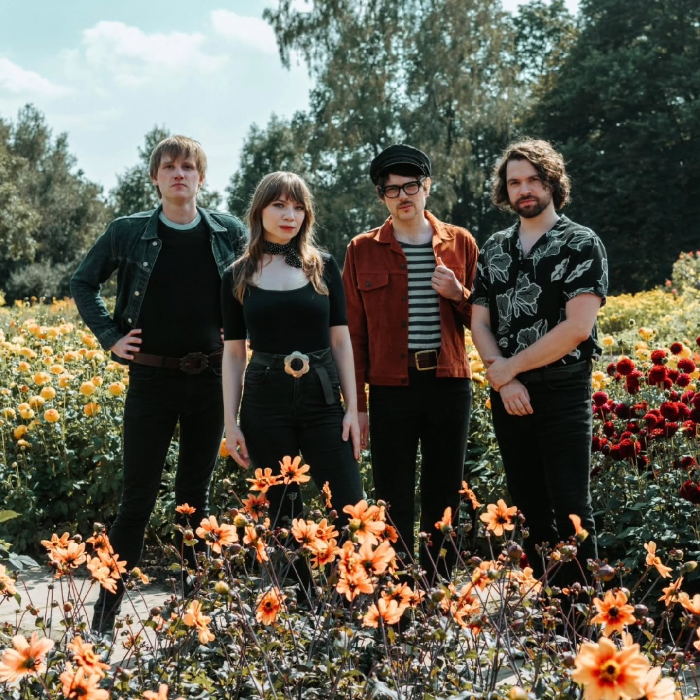 🏵️ Der Fr&uuml;hling kommt &ndash; und mit ihm unser n&auml;chstes Konzert! :) Keine drei Wochen mehr, bis sich die T&uuml;ren der Spitalkirche wieder f&uuml;r euch &ouml;ffnen, und deshalb allerh&ouml;chste Zeit, euch die erste der beiden Bands vor