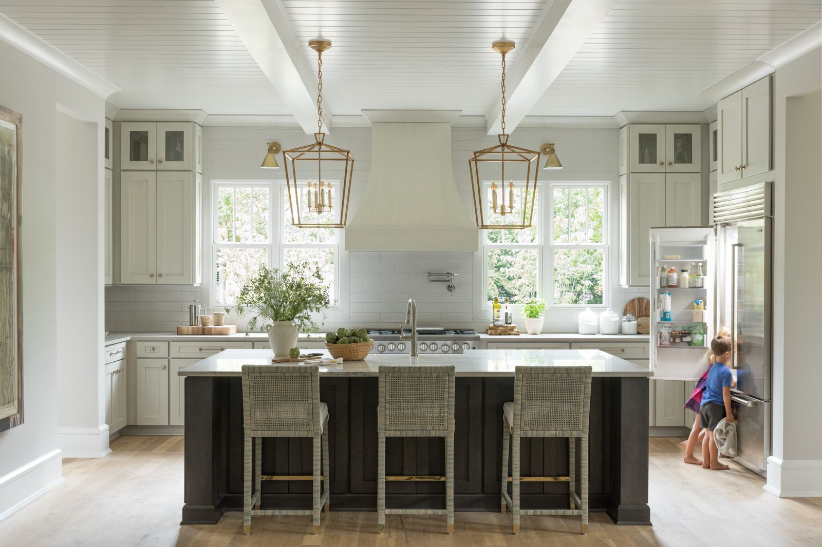 Building a Custom Home: Which Professionals Do You Need on Your Team?