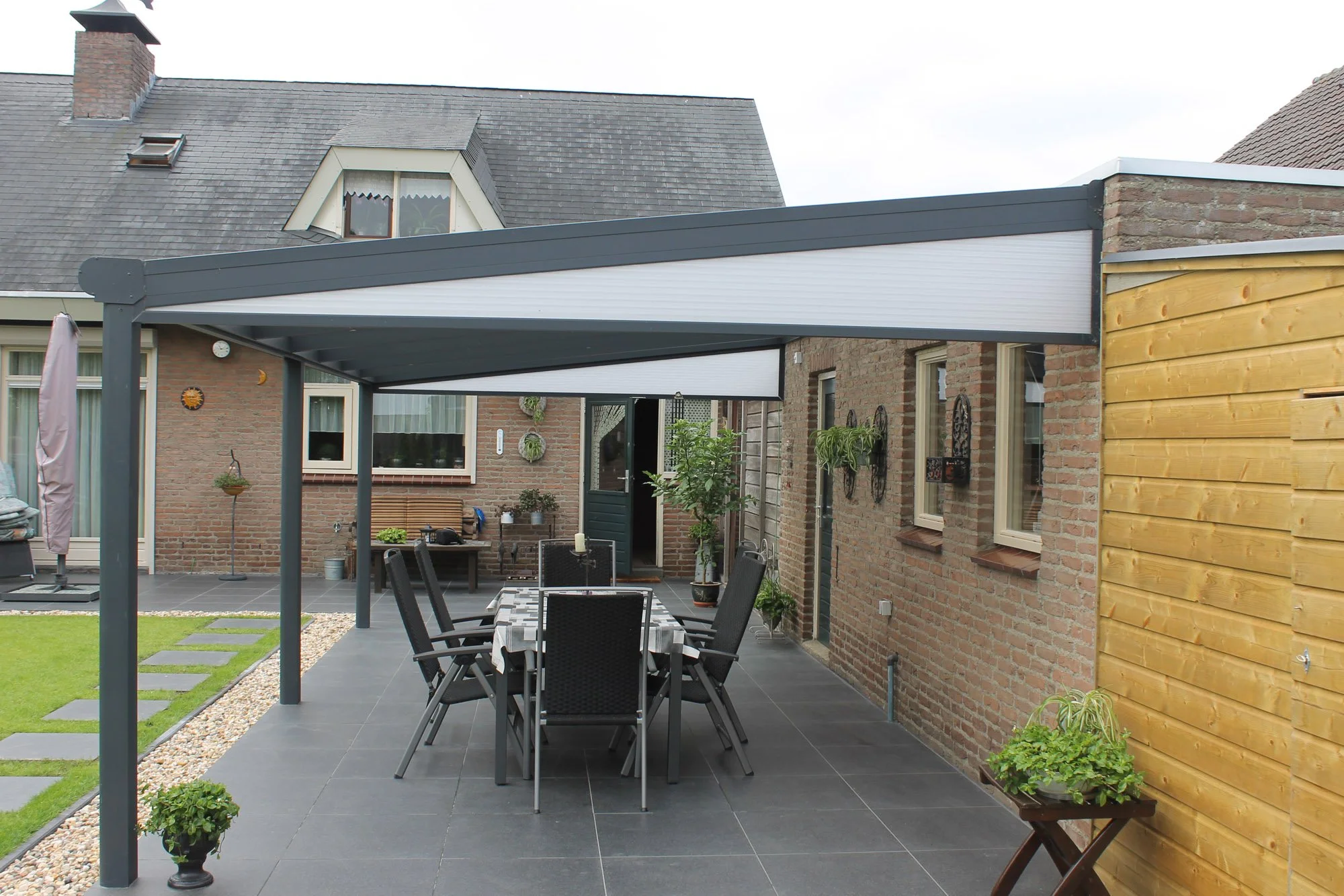 veranda-lean-to-low-height-bungalows-water-runoff-slope.jpg
