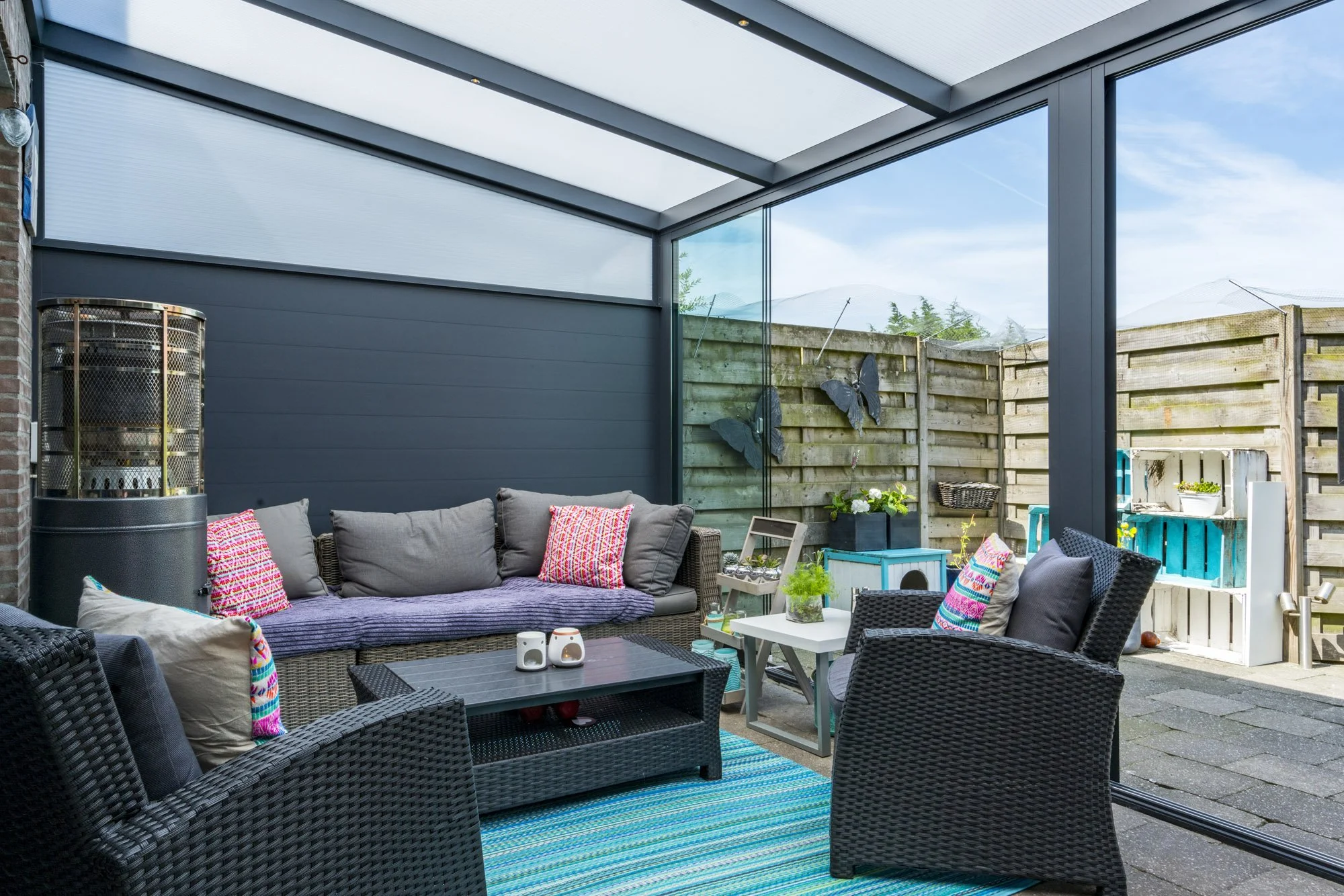Anthracite aluminium lean-to with glazed roof.jpg