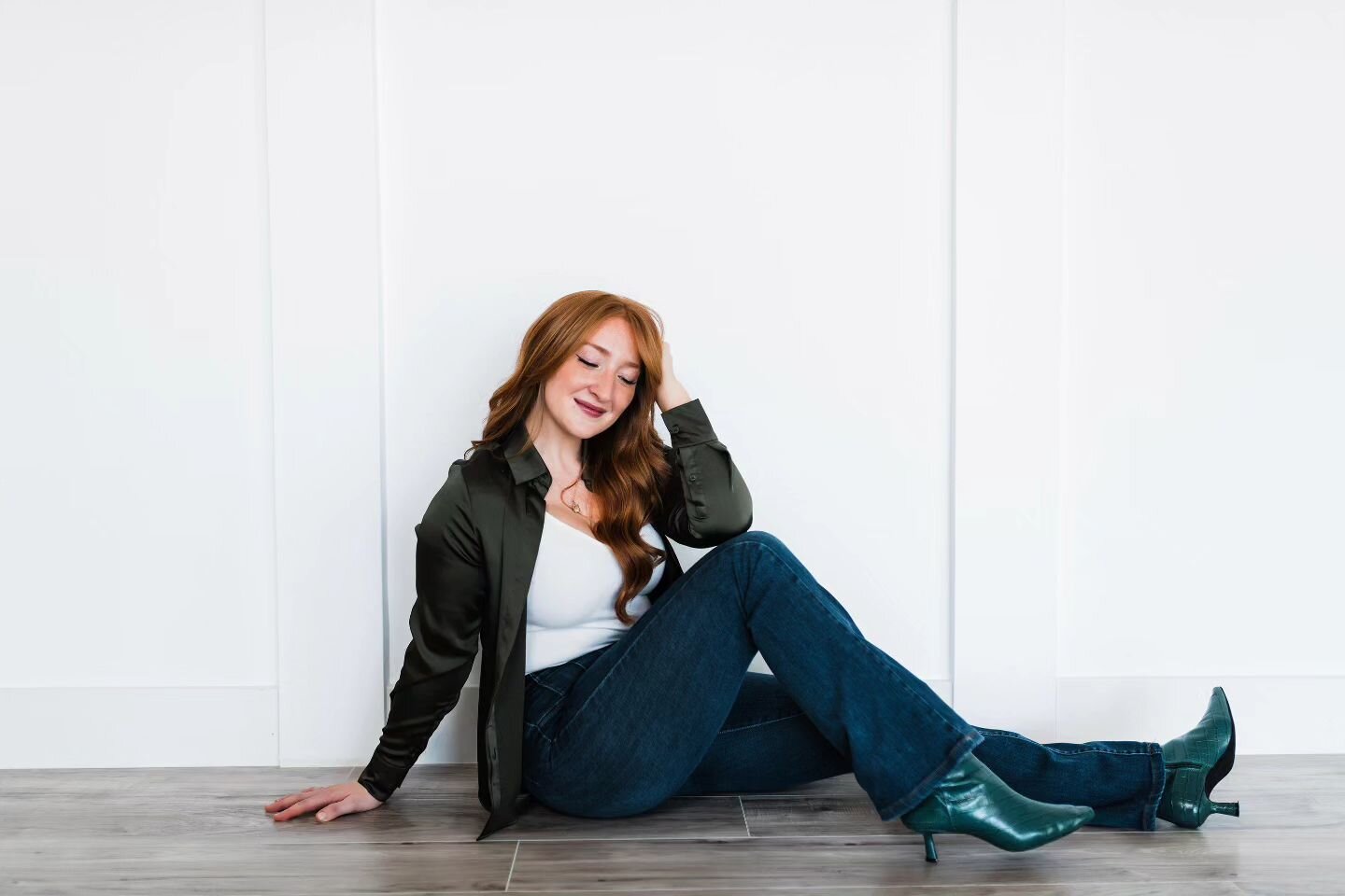 Had the most beautiful redhead in the studio today! 🔥 This won't be the last you see of her on my feed. #sorrynotsorry
.
.
.
#brandingphotography #branding #headshots #headshotphotography #studioportrait #studiophotography #redhead #babe