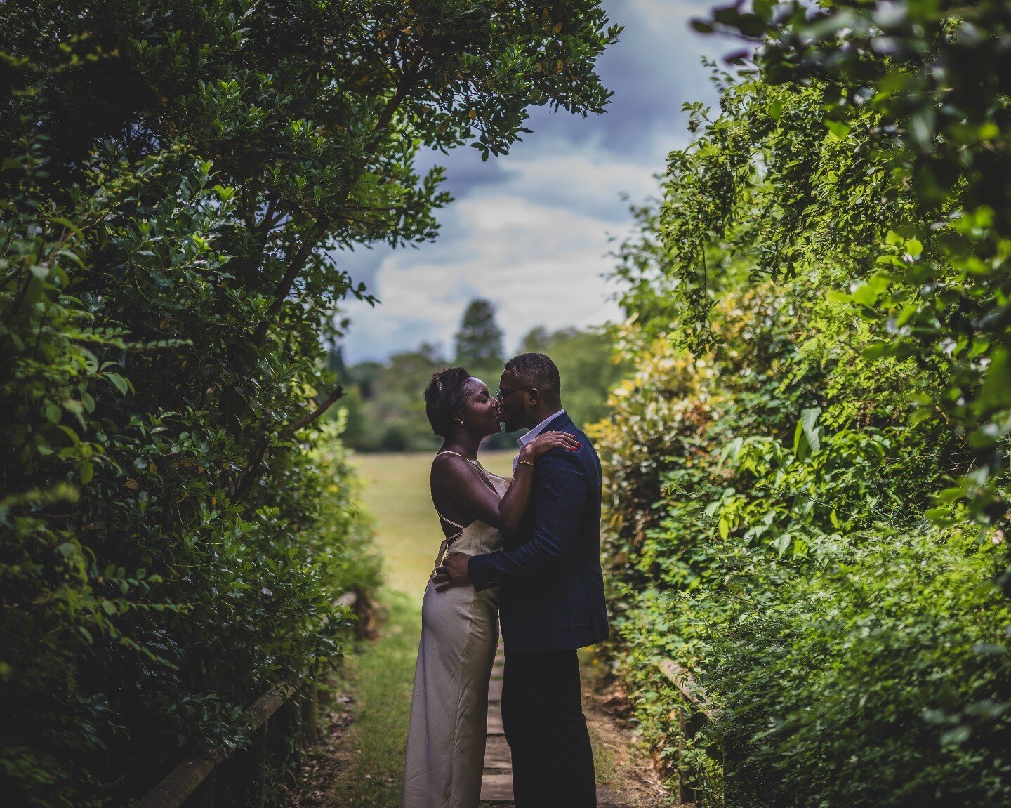 A moment captured between these two surrounded by the natural beauty of Dulwich Park.