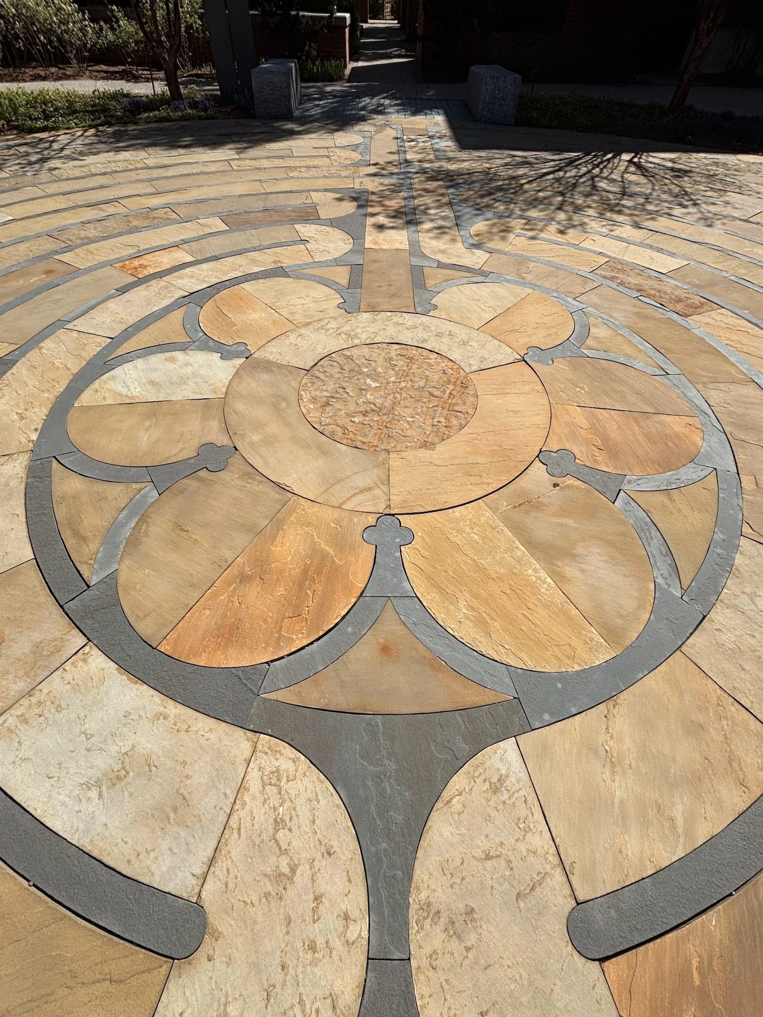 Labyrinth central floret