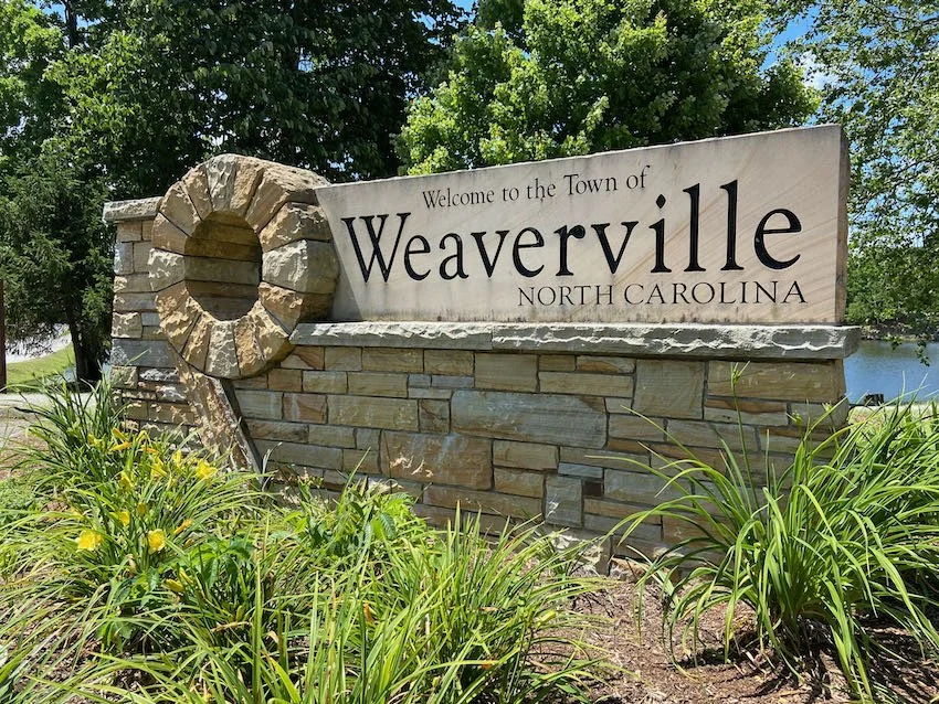 Moongate sign in Weaverville