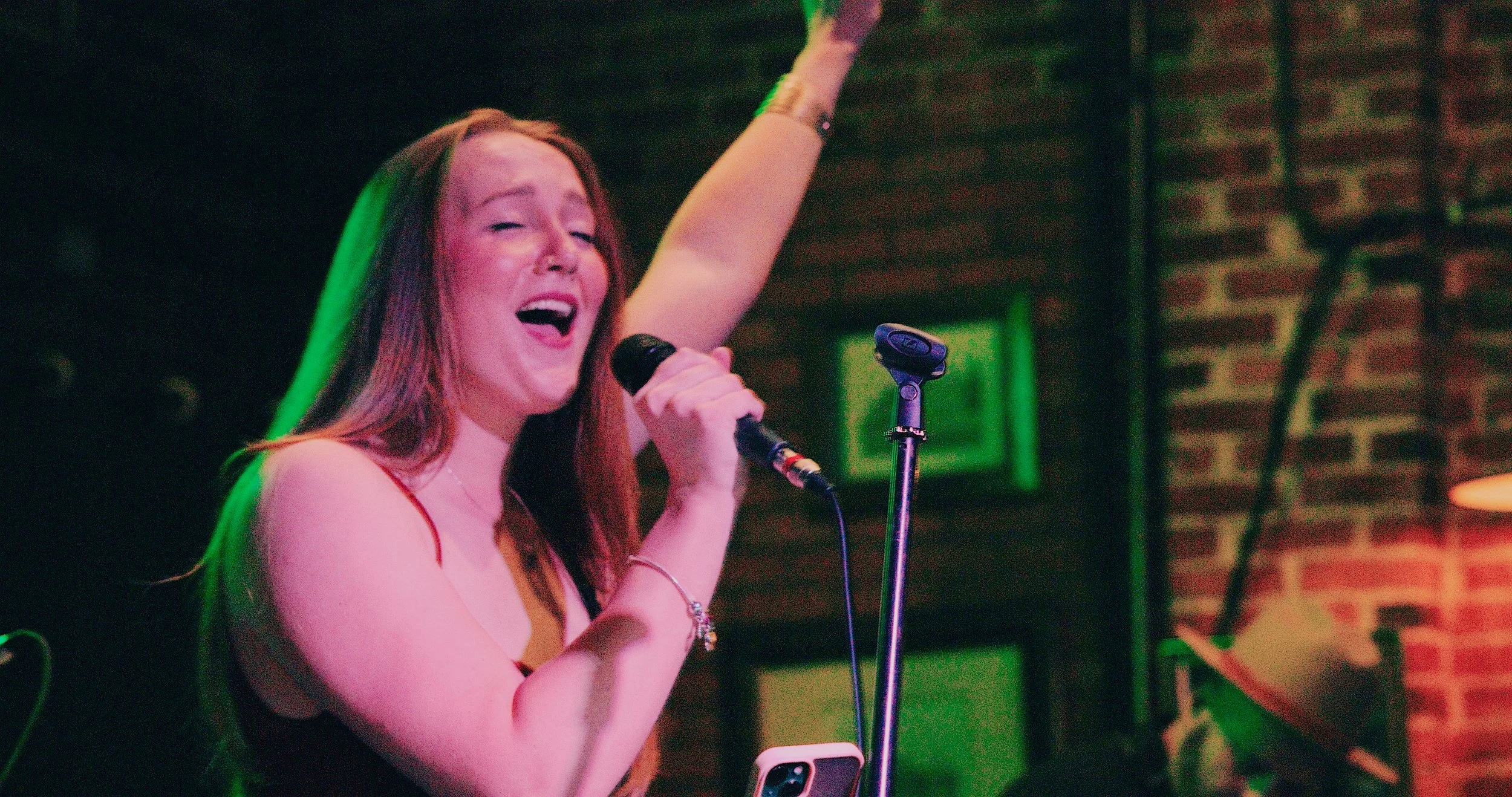 Falling In Stereo - Hannah live.jpg