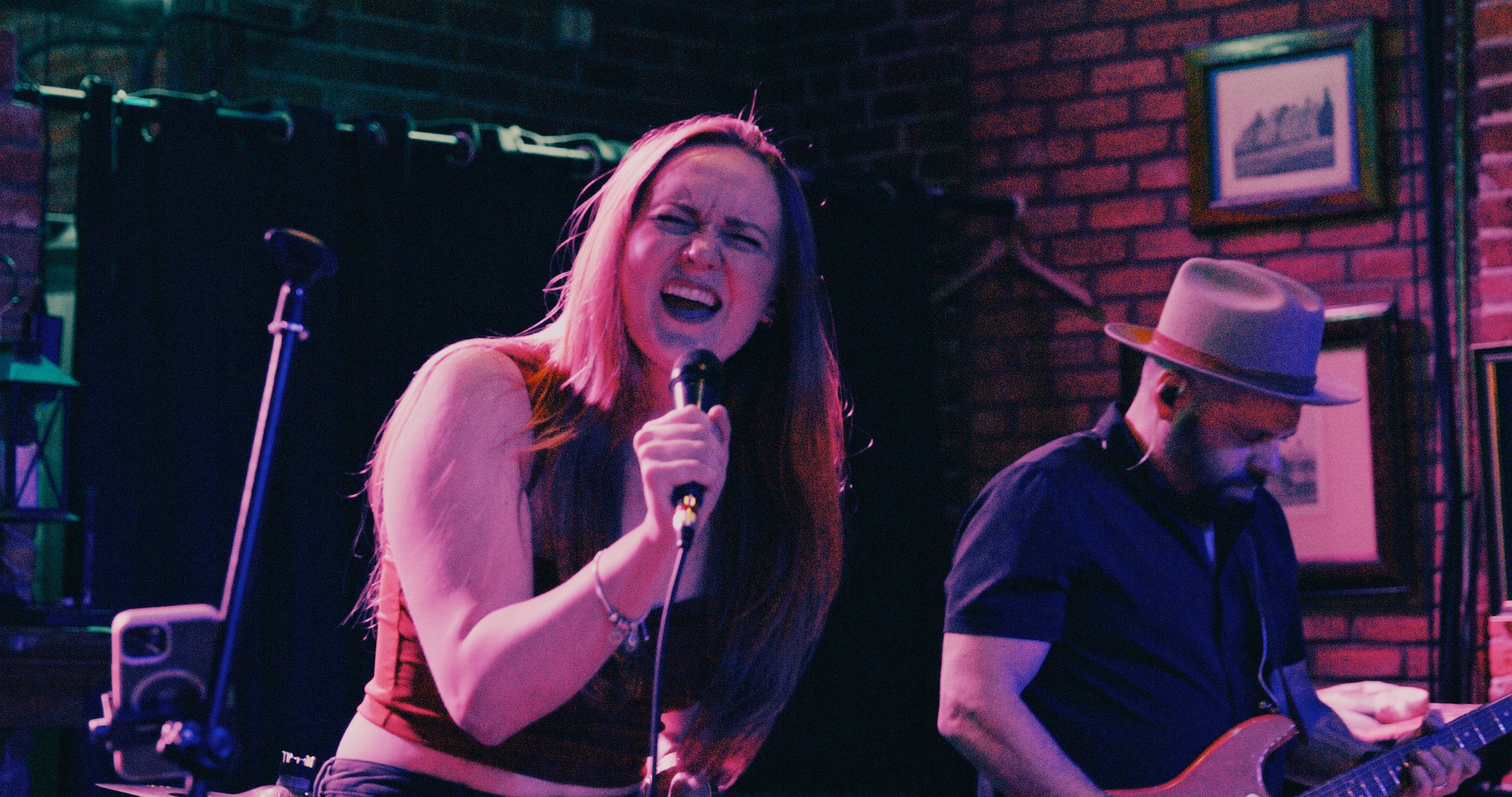 Falling In Stereo - live Hannah Kev.jpg