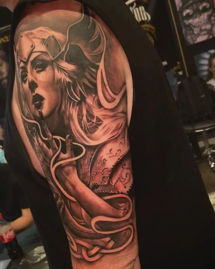 Fresh tattoo vs. 6 months healed. 
Fresh tattoo in artificial light, healed tattoo in natural light. Shot on an iPhone, no editing/filters whatsoever. Love the outcome on this piece! 
-
I have a huge backlog of pictures, so with 2023 in sight I&rsquo