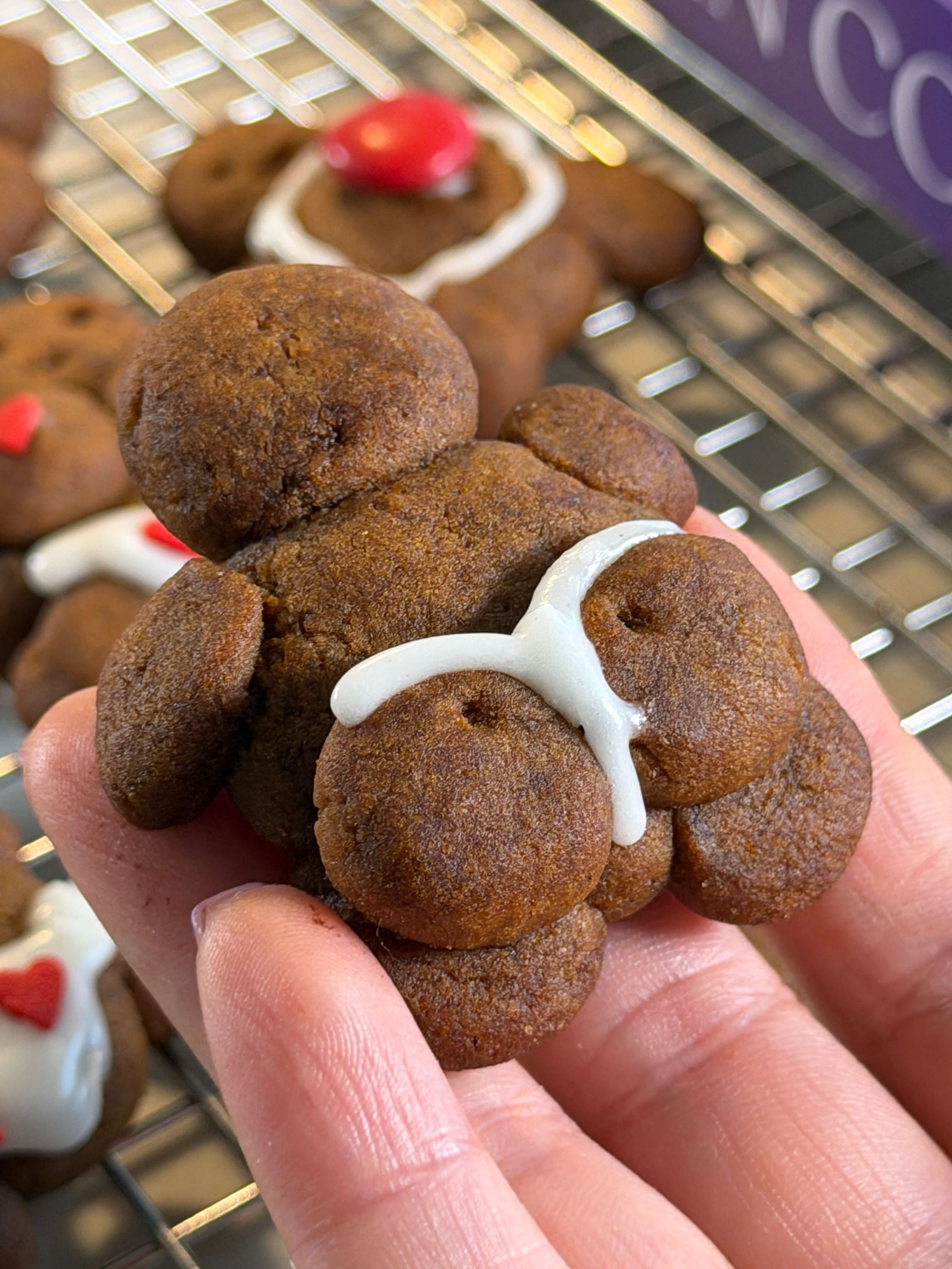 gingerbread cookie with butt cheeks