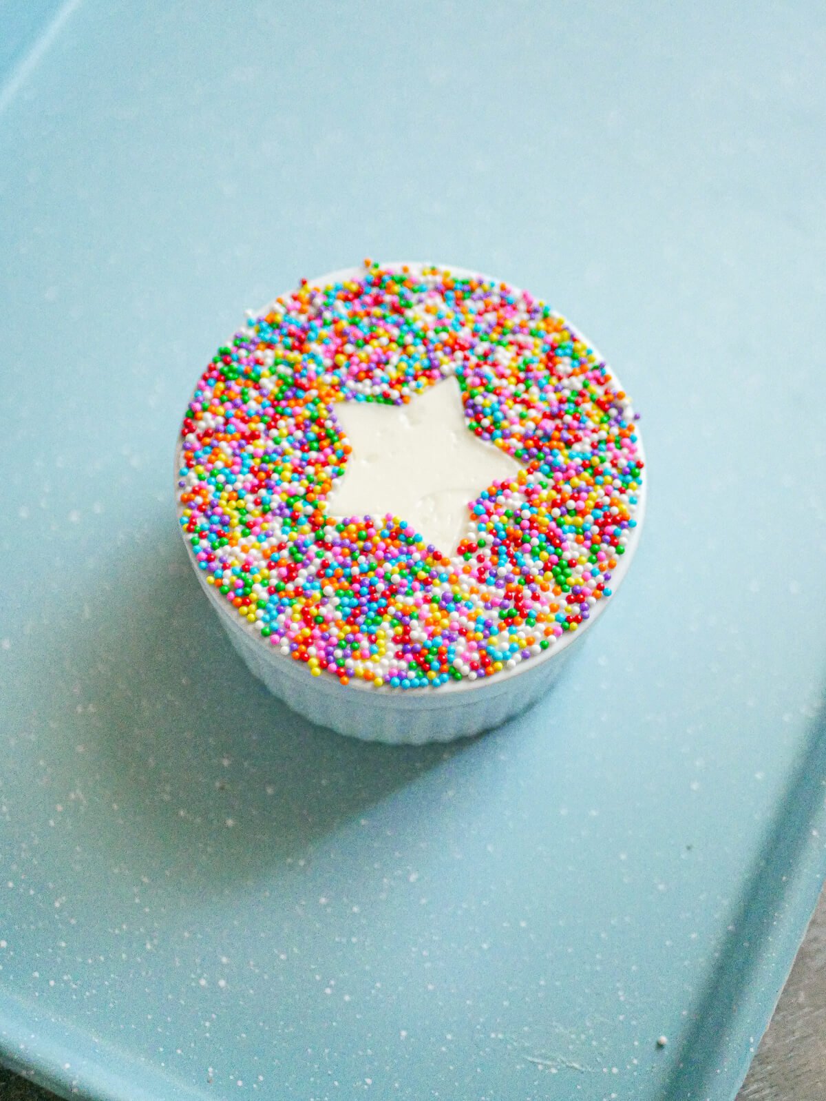 viral dot cake with a star design