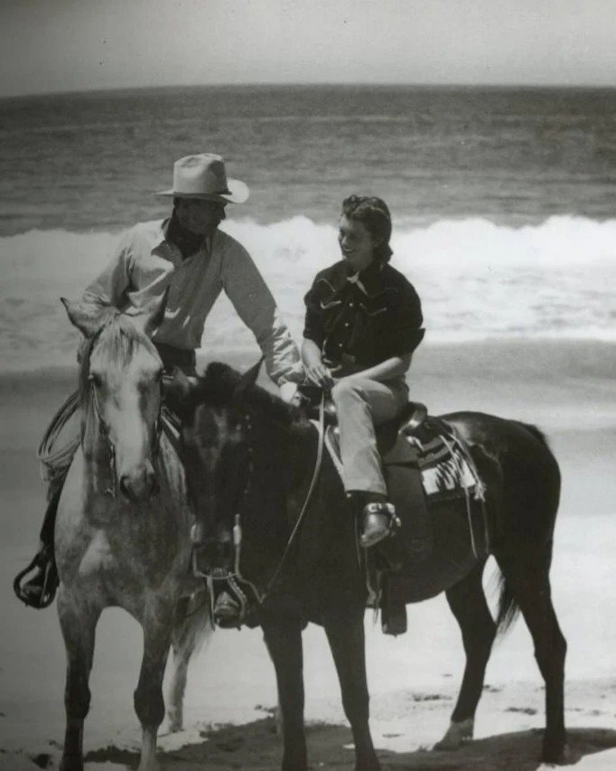 Transporting us back in time to sun-kissed shores and carefree days, today's #FlashbackFriday features a cherished moment between Gary and Rocky Cooper. 🏖️🐴

#GaryCooper #RockyCooper  #BeachRide #CherishedMemories 🐾🎞️