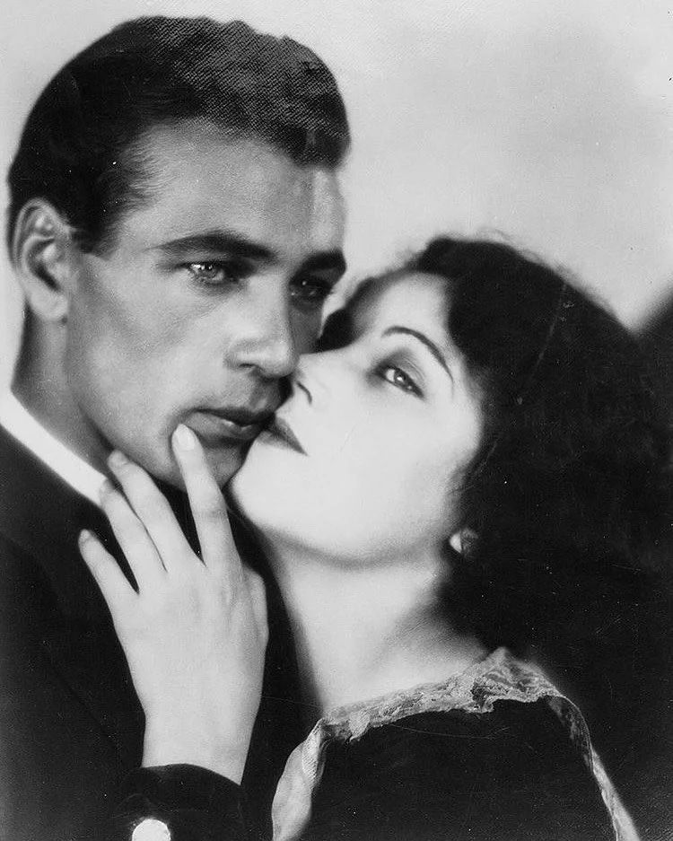 🤔Can you name these co-stars? 

#garycooper #silentmovies #silentfilm #silentfilms