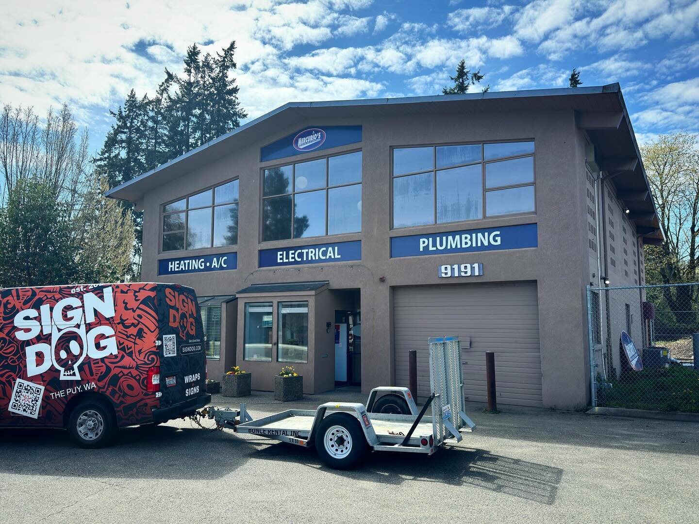 New Polymetal exterior signage up for @mercuriosheating! 
Polymetal exterior signs are durable outdoor signage solutions made from a composite material typically composed of aluminum and plastic. 🙌🏻 They are known for their weather resistance, maki