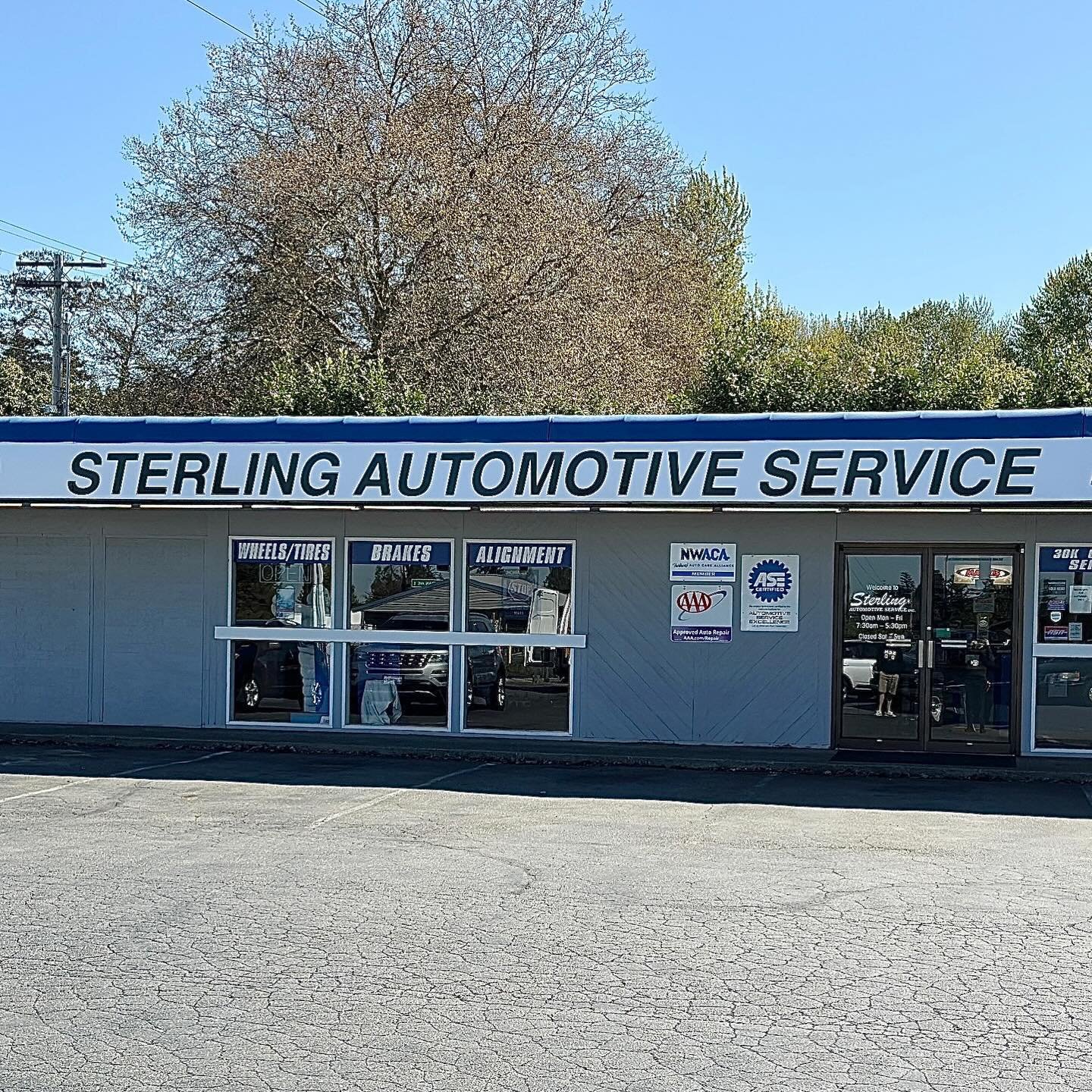 Removal of old vinyl and replaced with the new new! 👏🏻 Freshened up for Sterling Automotive in Edgewood!