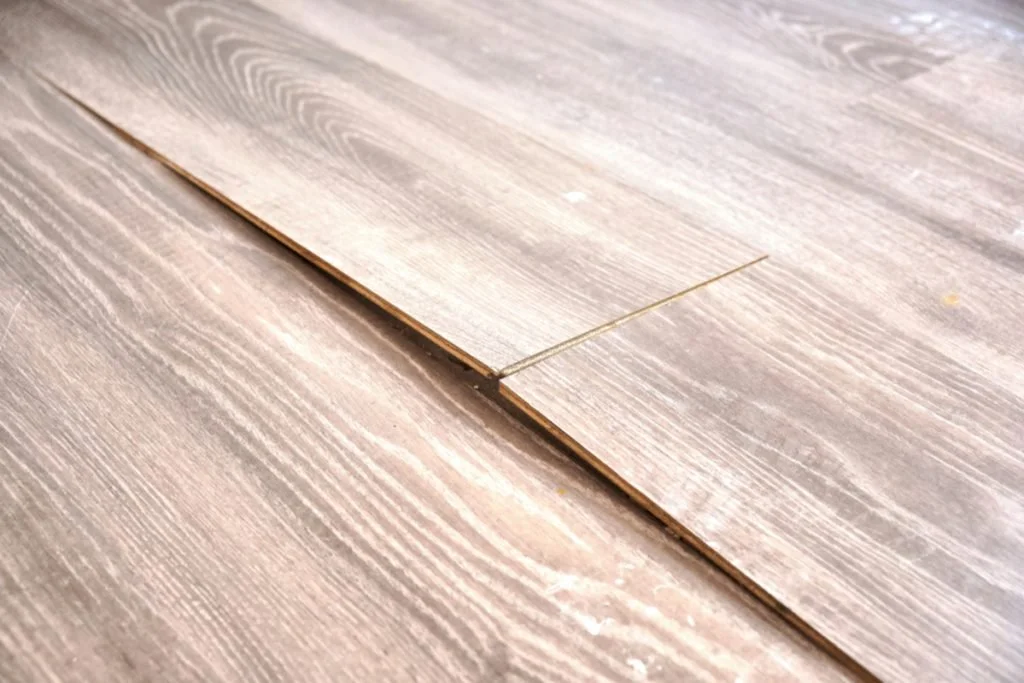 a wavy buckling plank of laminate floor