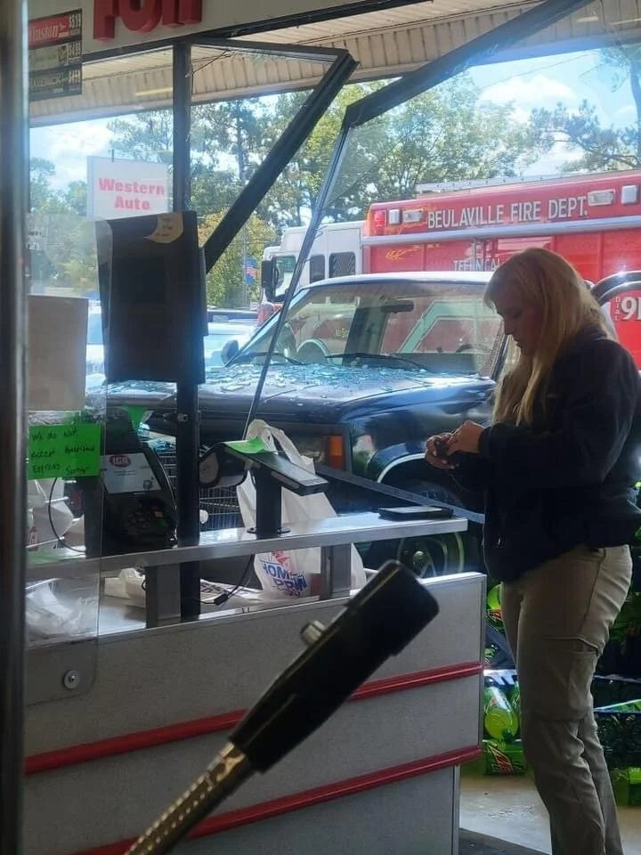 Beulaville Fire Department responds to vehicle in Jackson's IGA