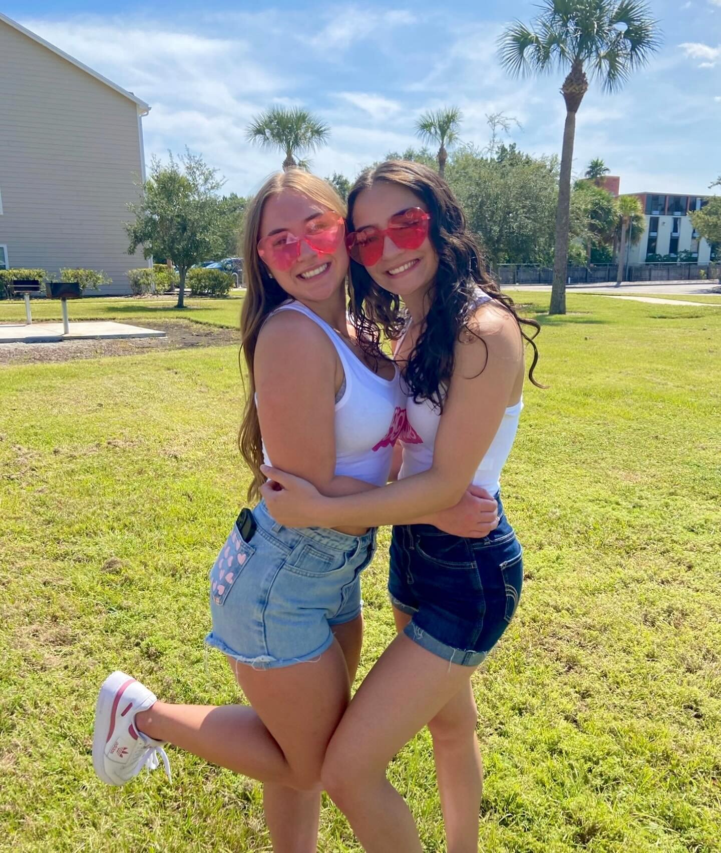 Happy national make a friend day💓💓
We are so lucky for all of the friendships made through Gamma Phi &amp; are looking forward to the ones we will continue to make🌙 
#trueandconstant
