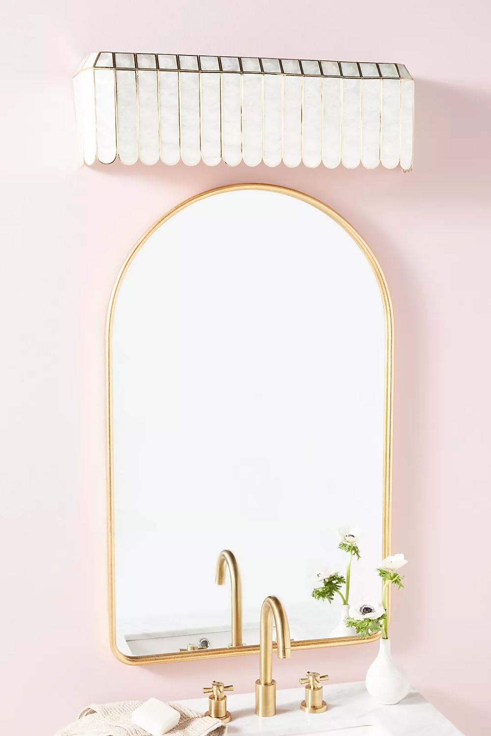 Madelyn Faceted Vanity Sconce.png