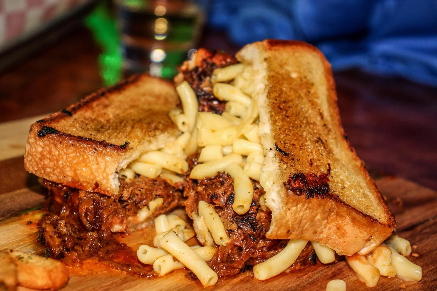 🔥 THE PACIFIST &mdash; but there&rsquo;s nothing peaceful about this flavor bomb 😋

Pulled Pork Mac &amp; Cheese Sandwich 🧀🍖 &mdash; stacked with our house-made pulled pork, BBQ sauce, and creamy mac-n-cheese, all served on thick Texas toast 🤤

