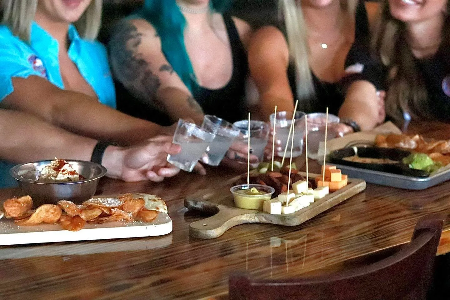 Cheers to the freakin&rsquo; weekend at The Angry Elephant 🐘🍻

Cold drinks flowing.
Hot food coming out of the kitchen.
Your favorite people at the bar.
And zero responsibilities till Monday. 😏

#TheAngryElephant #WeekendMode #SeeYouAtTheBar