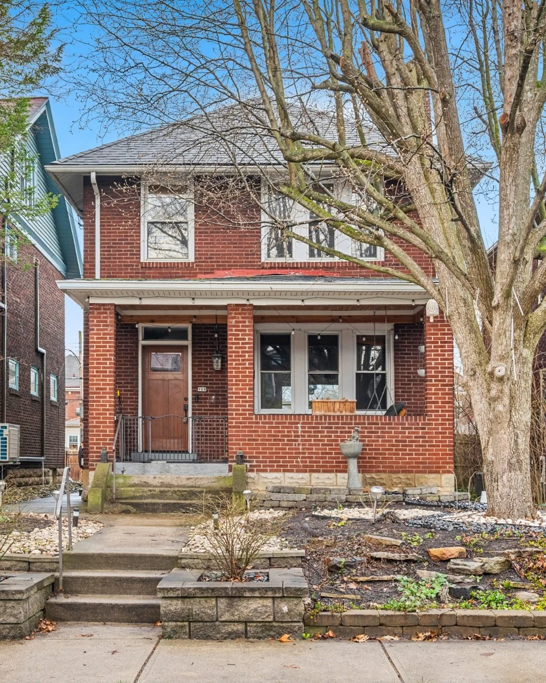 Just steps from S Braddock Ave and Frick Park!

📍 916 E End Avenue
3 beds | 2 baths
➡️ $475,000

This fully updated Regent Square home blends classic charm like hardwood floors and preserved Craftsman trim with a modern kitchen and beautifully updat