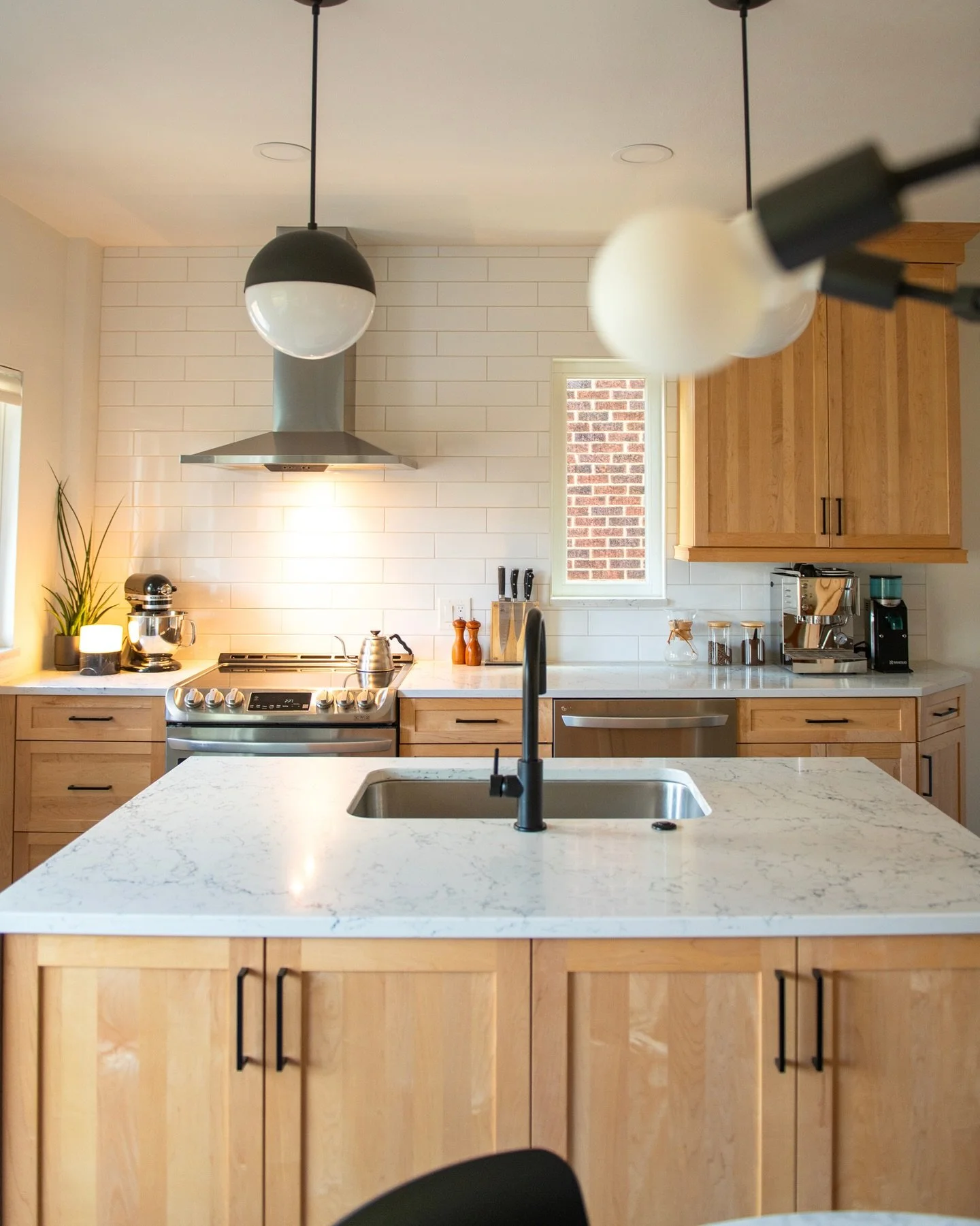 Highlighting a brand new Fraser Team listing in Lawrenceville! And agents&hellip; if you don&rsquo;t have plans tonight, join us from 4-6pm for our broker open!

This 2-bedroom, 2-bath pied-&agrave;-terre at 237 40th Street is the kind of place that 