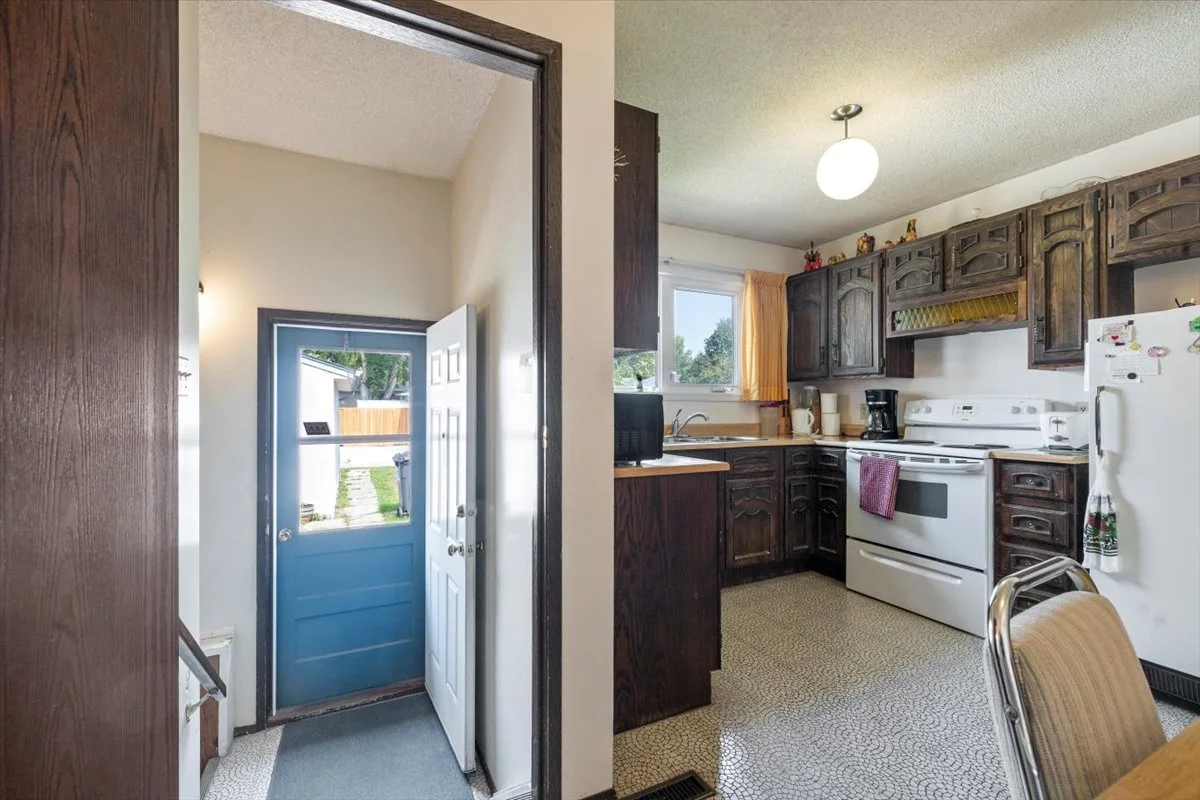 18-43 Dells Crescent-17.jpg