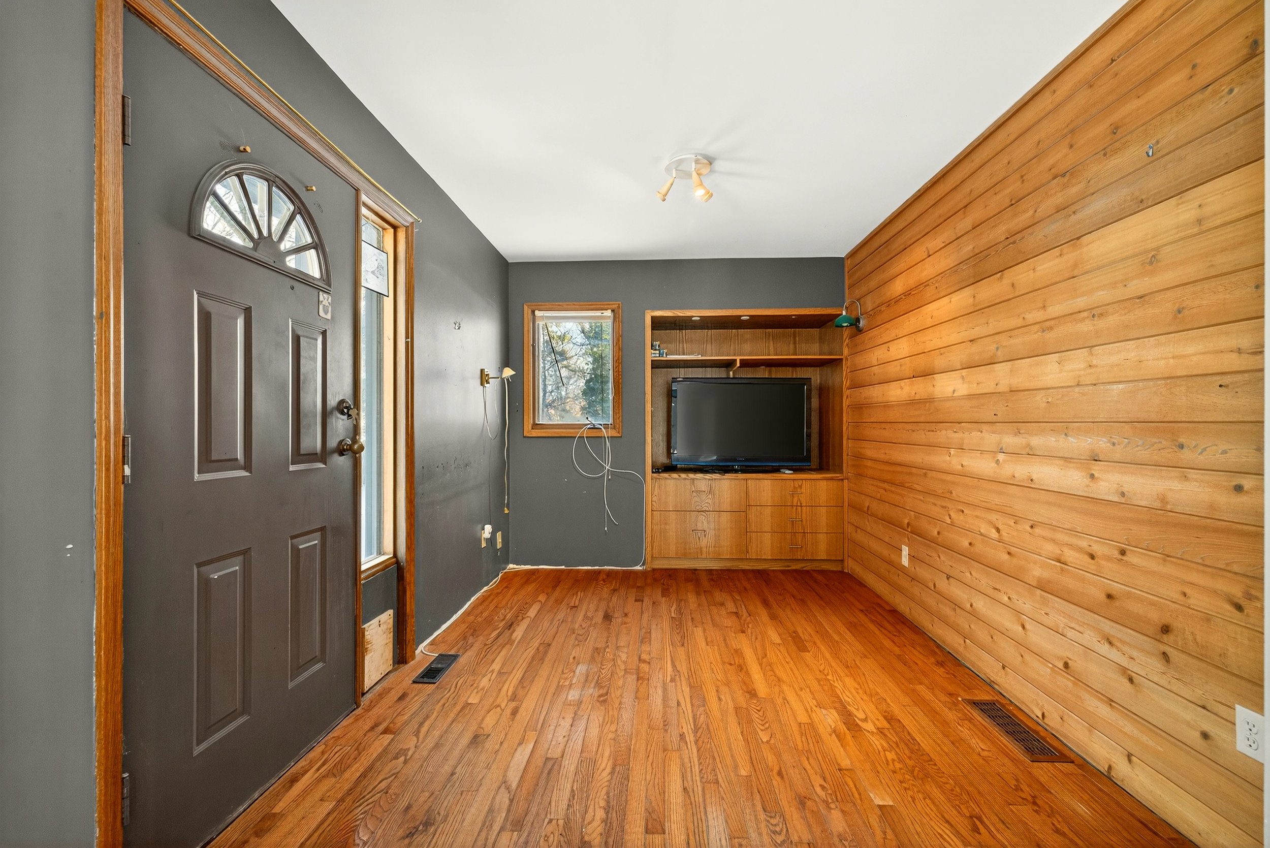 08-1645 Lee Blvd-00007.jpg