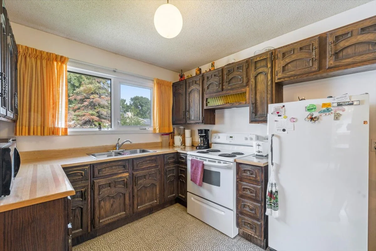 11-43 Dells Crescent-10.jpg