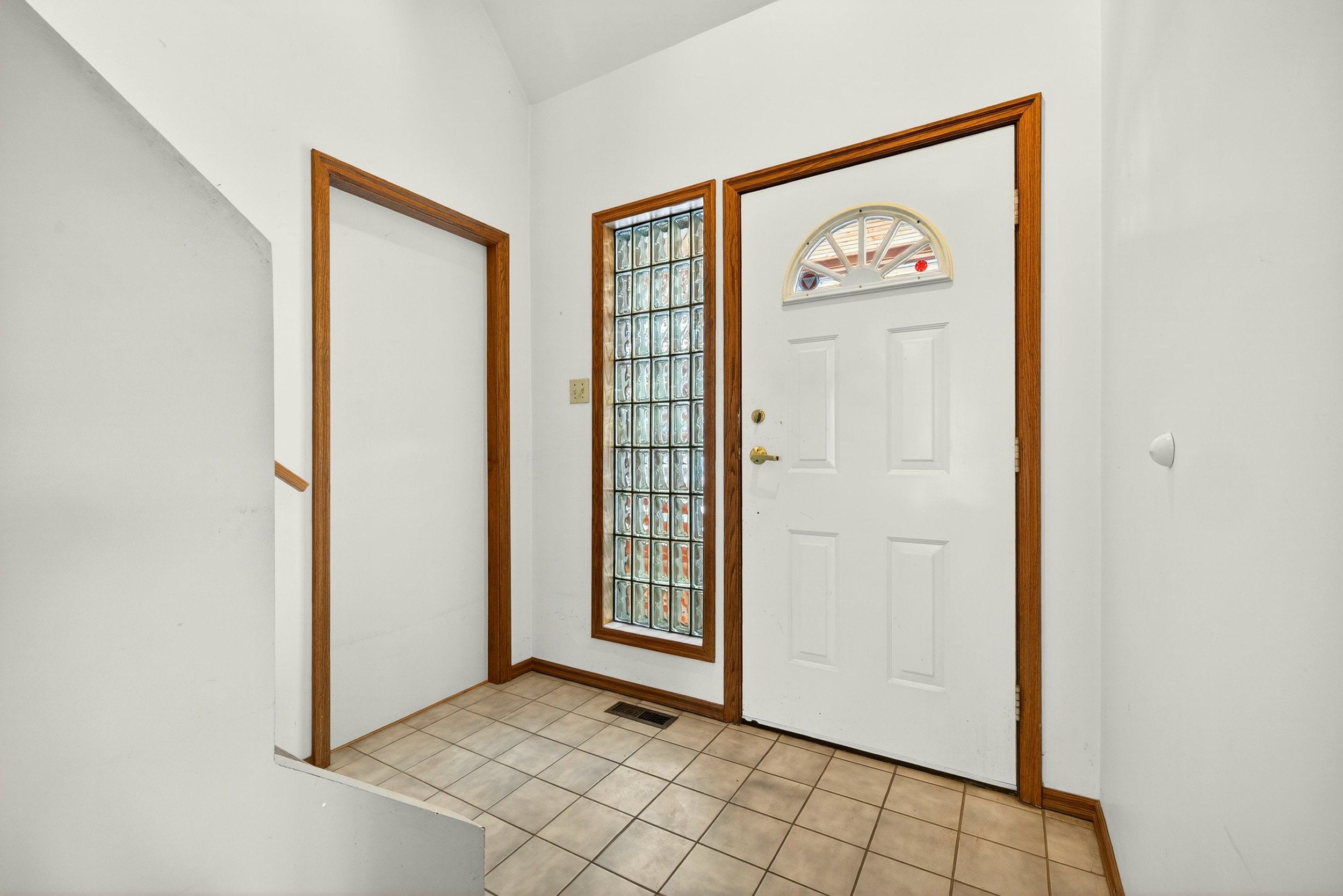 02-1645 Lee Blvd-00001.jpg