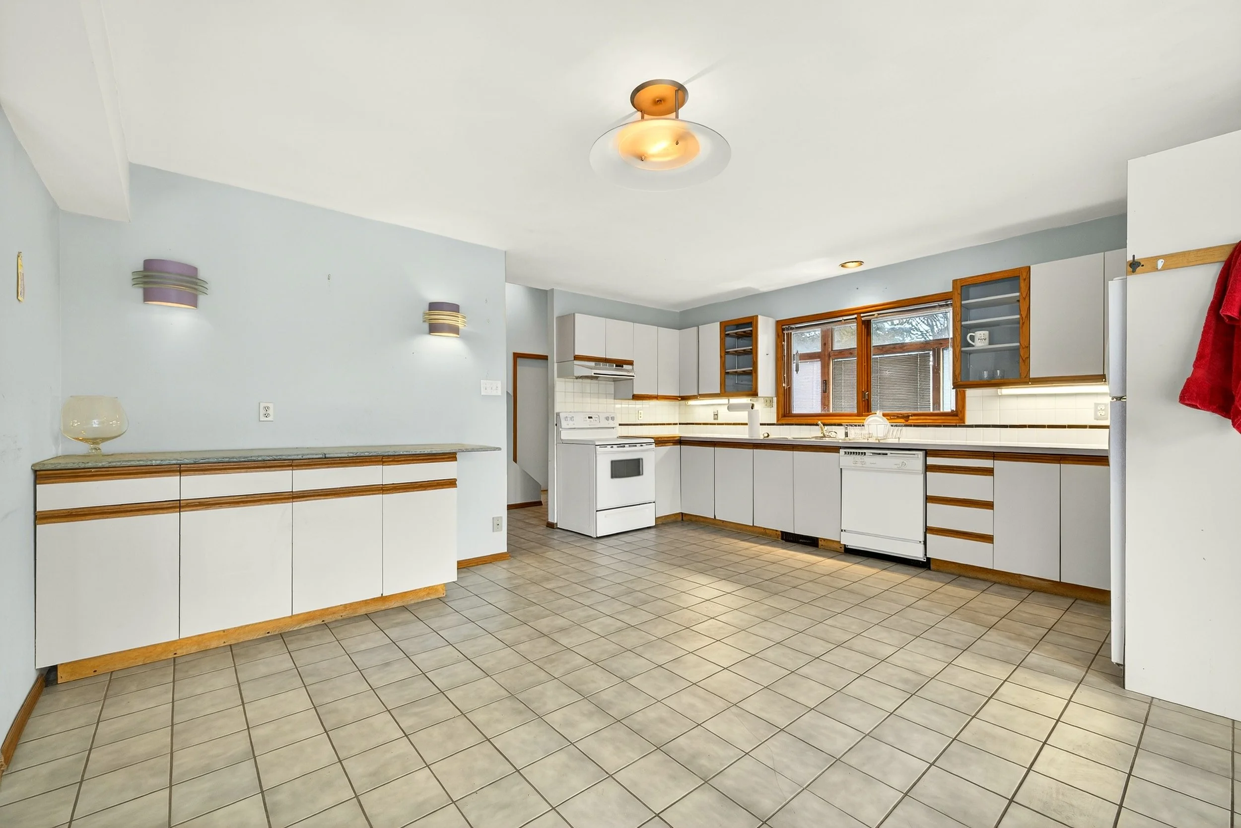 04-1645 Lee Blvd-00003.jpg