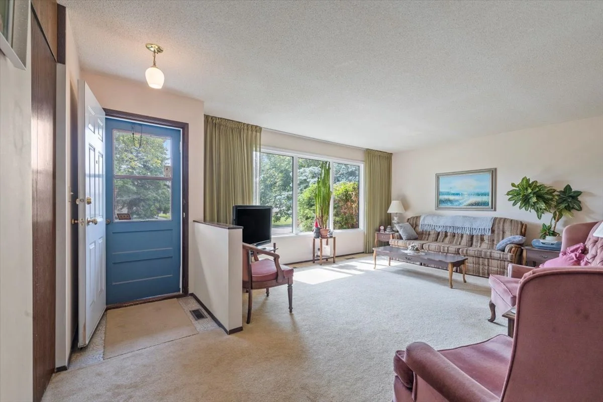 02-43 Dells Crescent-01.jpg