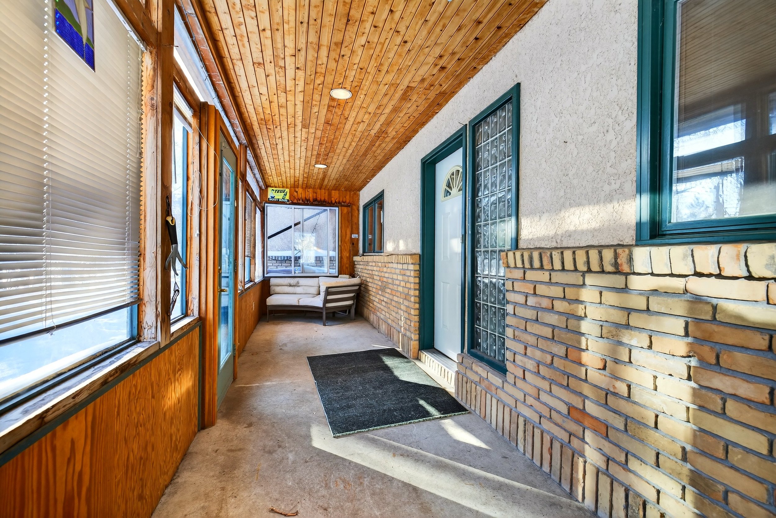 20-1645 Lee Blvd-00019.jpg