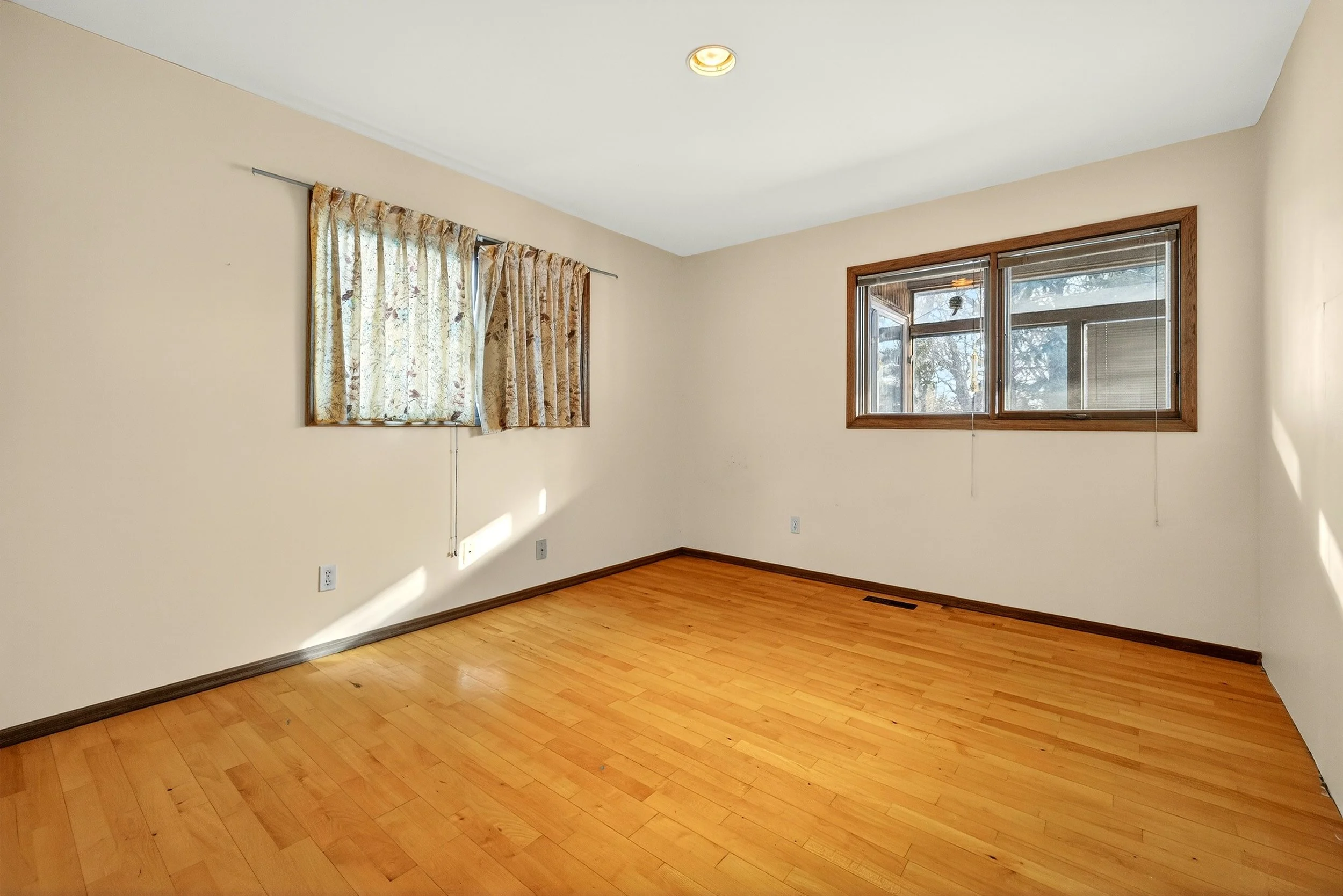 11-1645 Lee Blvd-00010.jpg