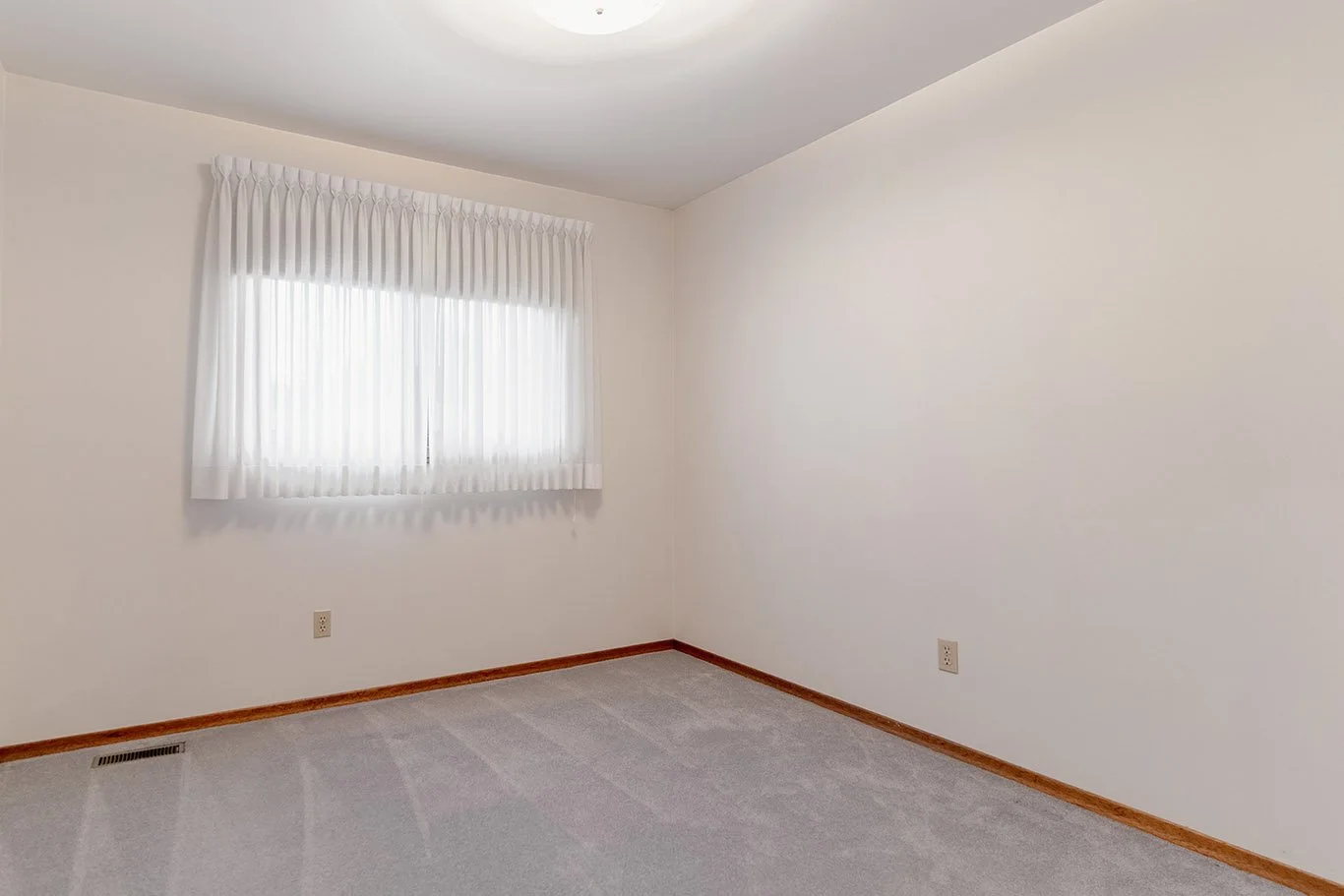 11. 11 Deborah Place.jpg