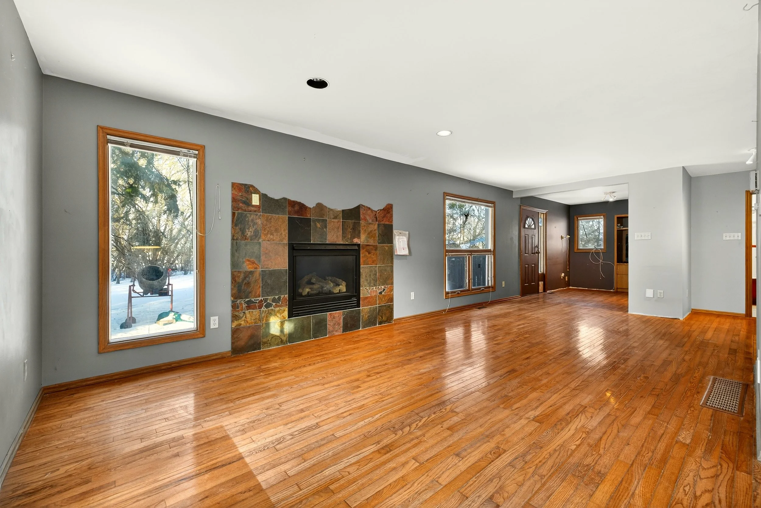 06-1645 Lee Blvd-00005.jpg