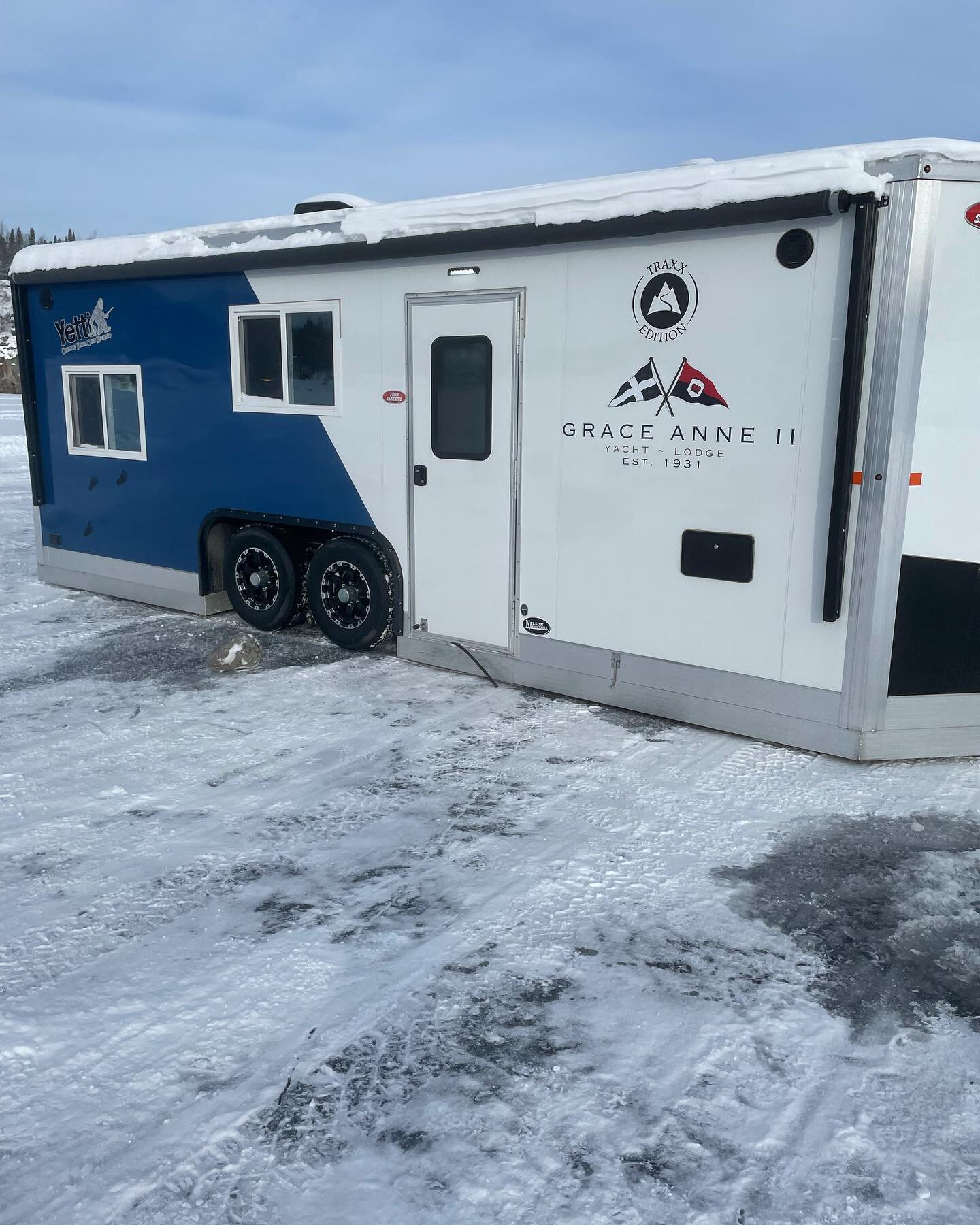 And just like that&hellip;we&rsquo;re back on the Ice!! Looking forward to fun adventures in the new year, join us today!!
#lakeofthewoods #winnipegriver #redriver #icefishing