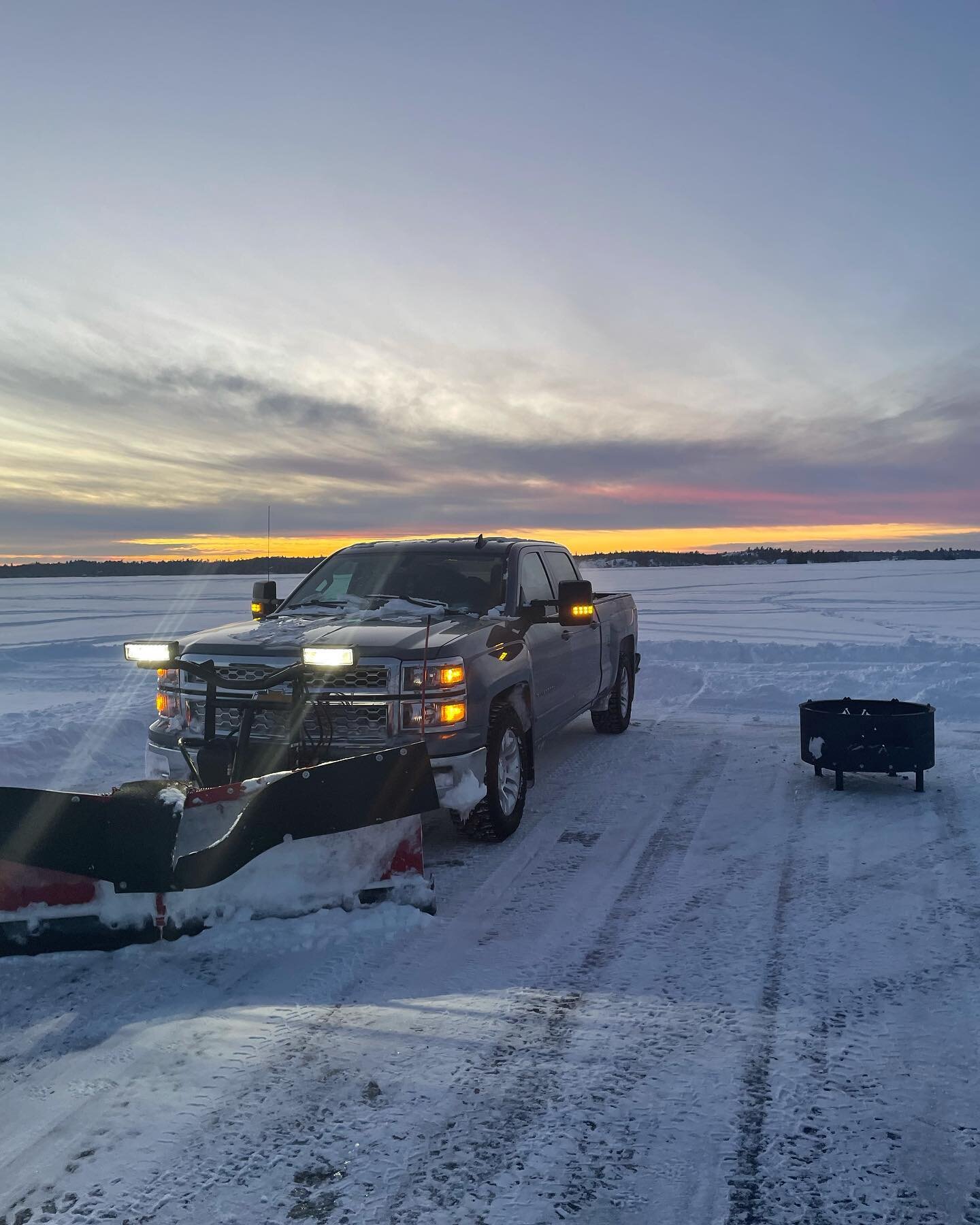 Another beauty evening on the lake preparing for this incredible season!! We&rsquo;re super pumped to be on the ice and hope you&rsquo;ll join us soon!! Lake trout season has begun and the bite is on!
#lakeofthewoods #lotw #sunsetcountry