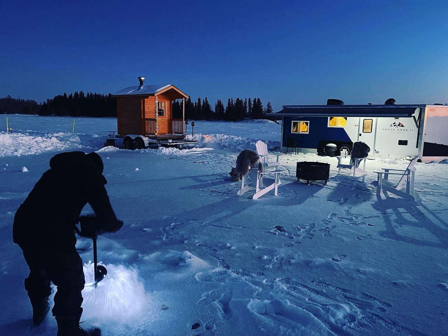 A perfect winter night in January ice fishing on LOTW 🥳❄️